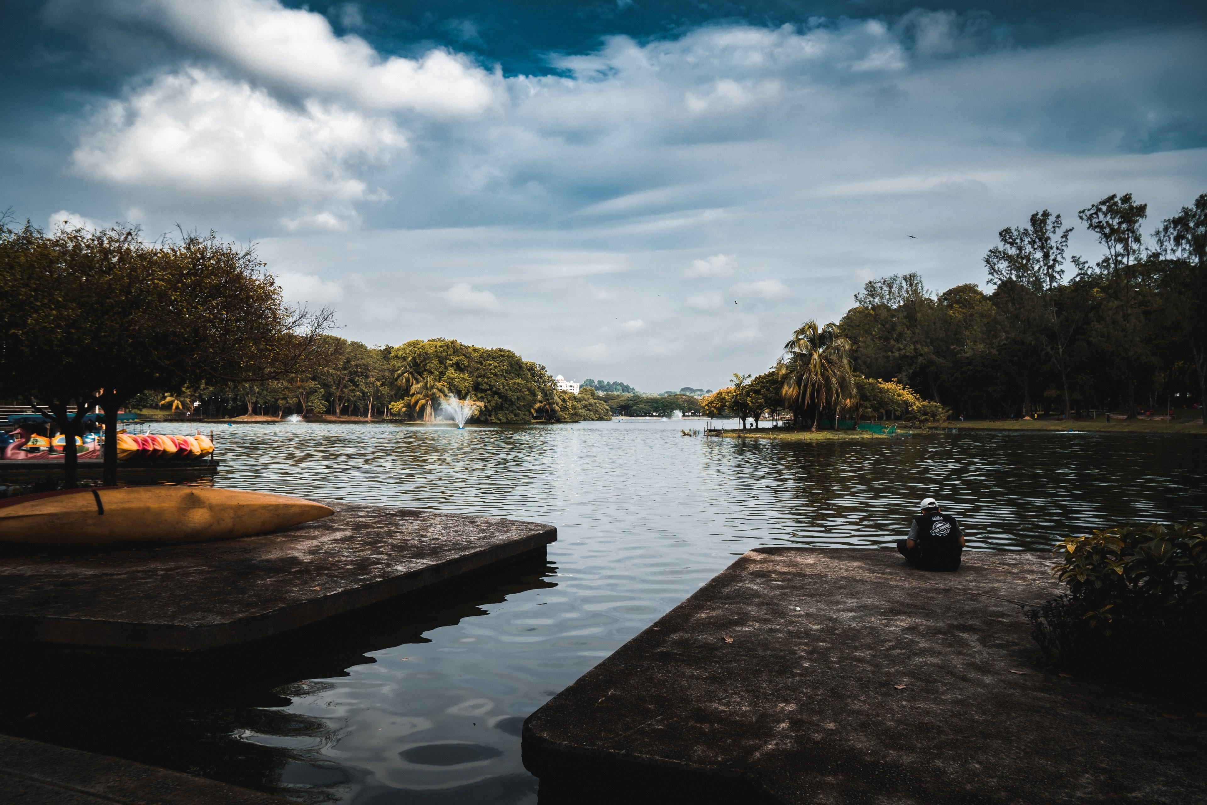 3840x2560 Wallpaper / relaxing to the music in the park 4k wallpaper free download