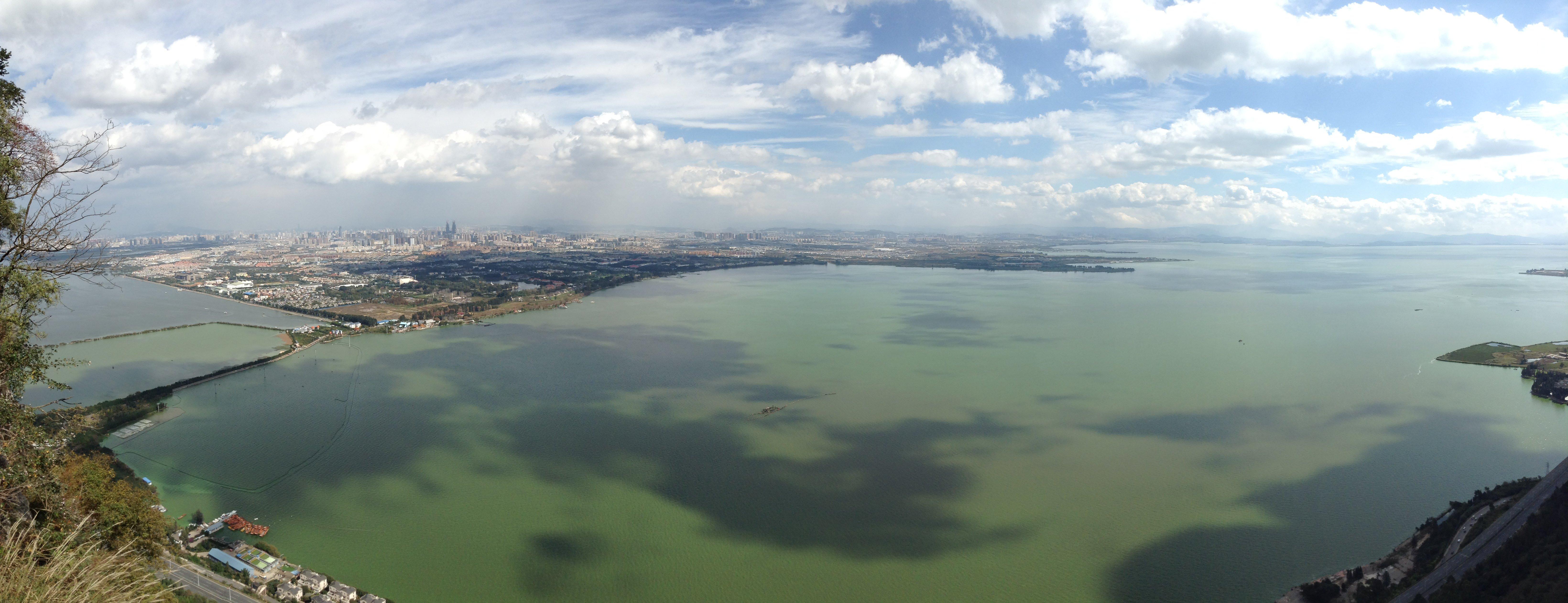 6560x2524 Kunming and Dianchi Lake Yunnan China 4K wallpaper