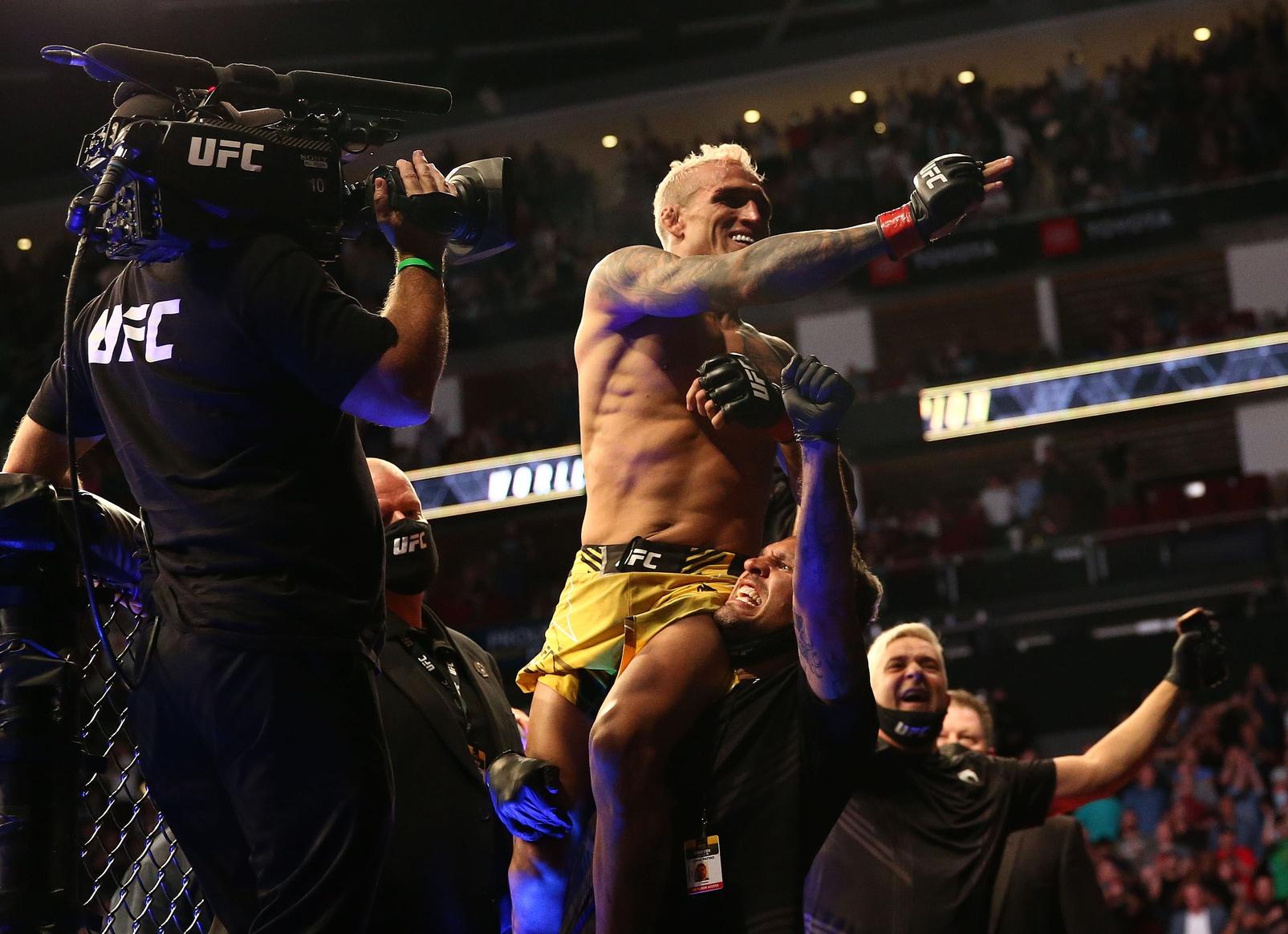 1605x1164 Charles Oliveira vs Dustin Poirier Pick