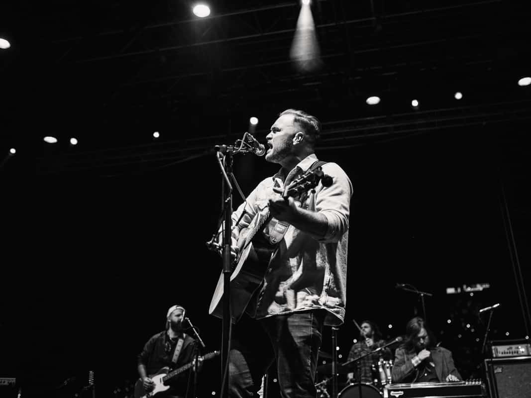 1067x800 PHOTOS: Zach Bryan Captivates In New York City On American Heartbreak Tour Mayhem Magazine