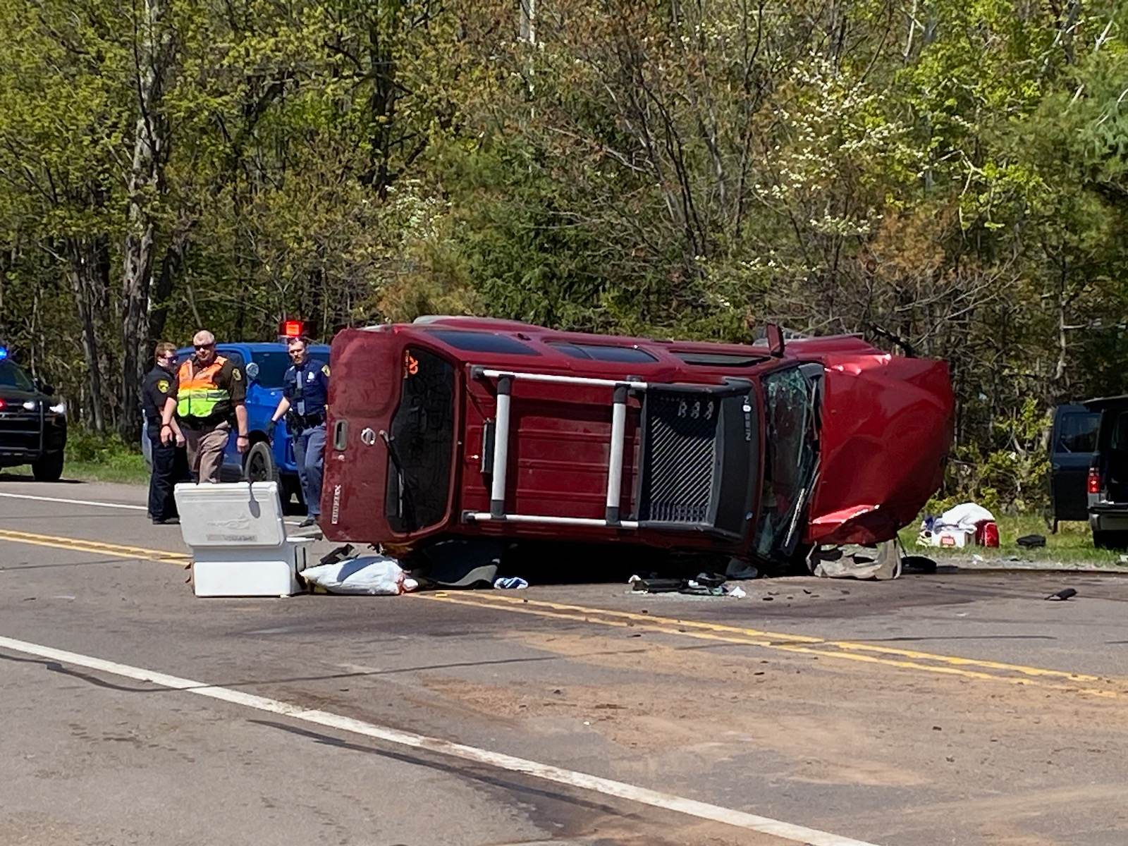 1600x1200 MSP on scene of 3 car crash in Portage Township