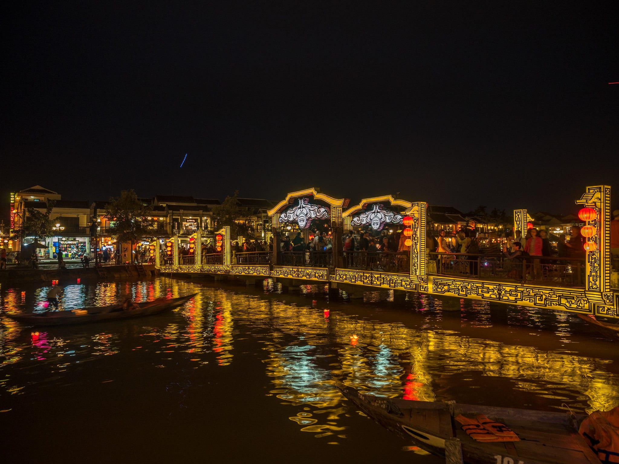 2048x1536 Bridge of Lights