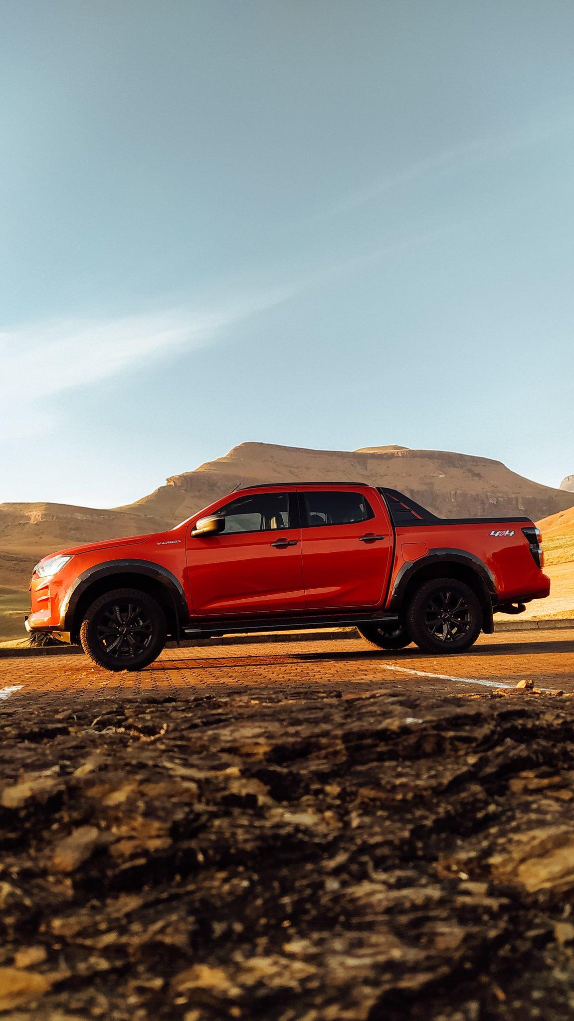 1151x2048 CarsInPixels BOLDly In The Isuzu D Max V Cross!