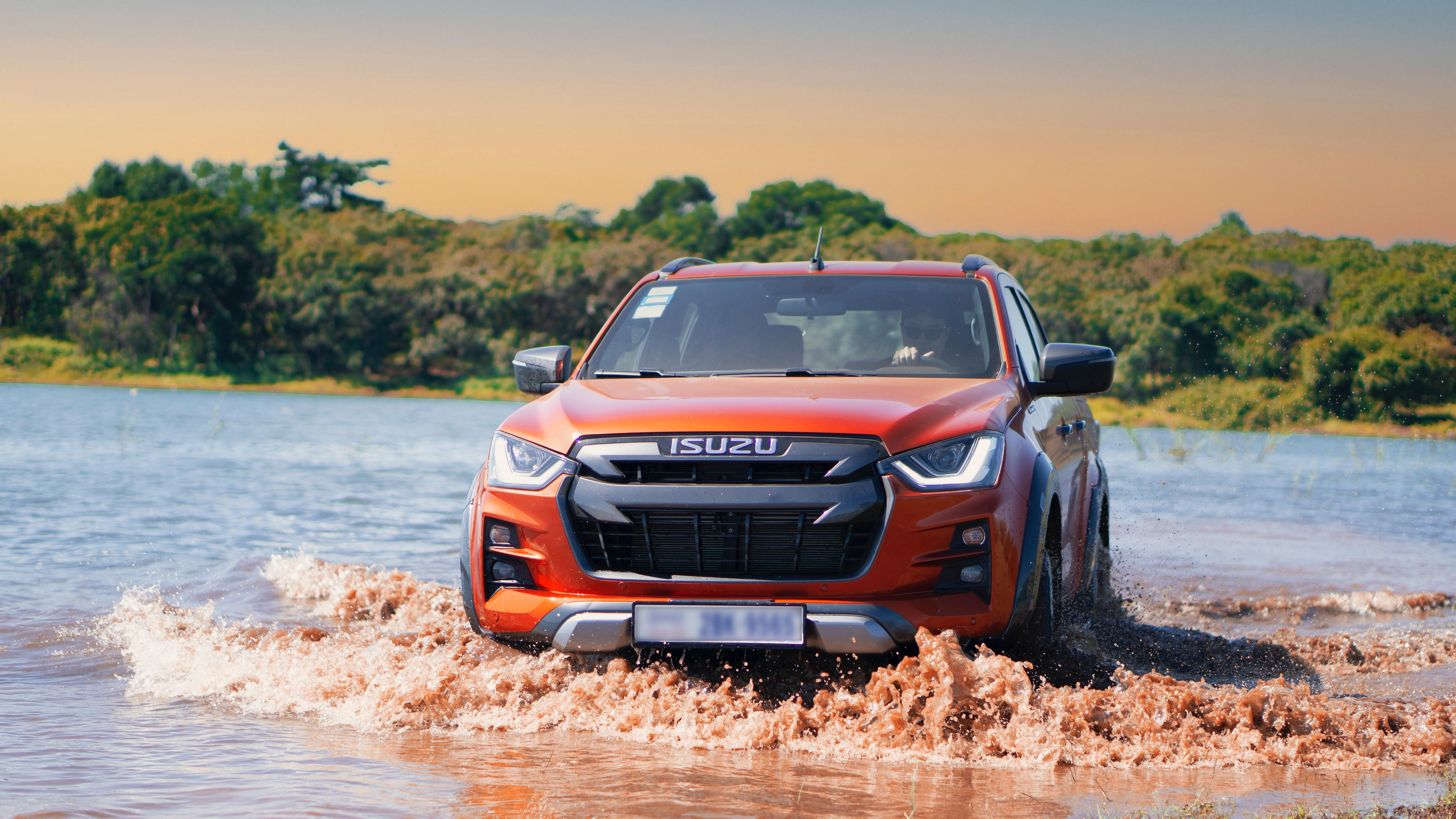 6000x3376 Man Driving Isuzu D'MAX Pickup on Water · Free