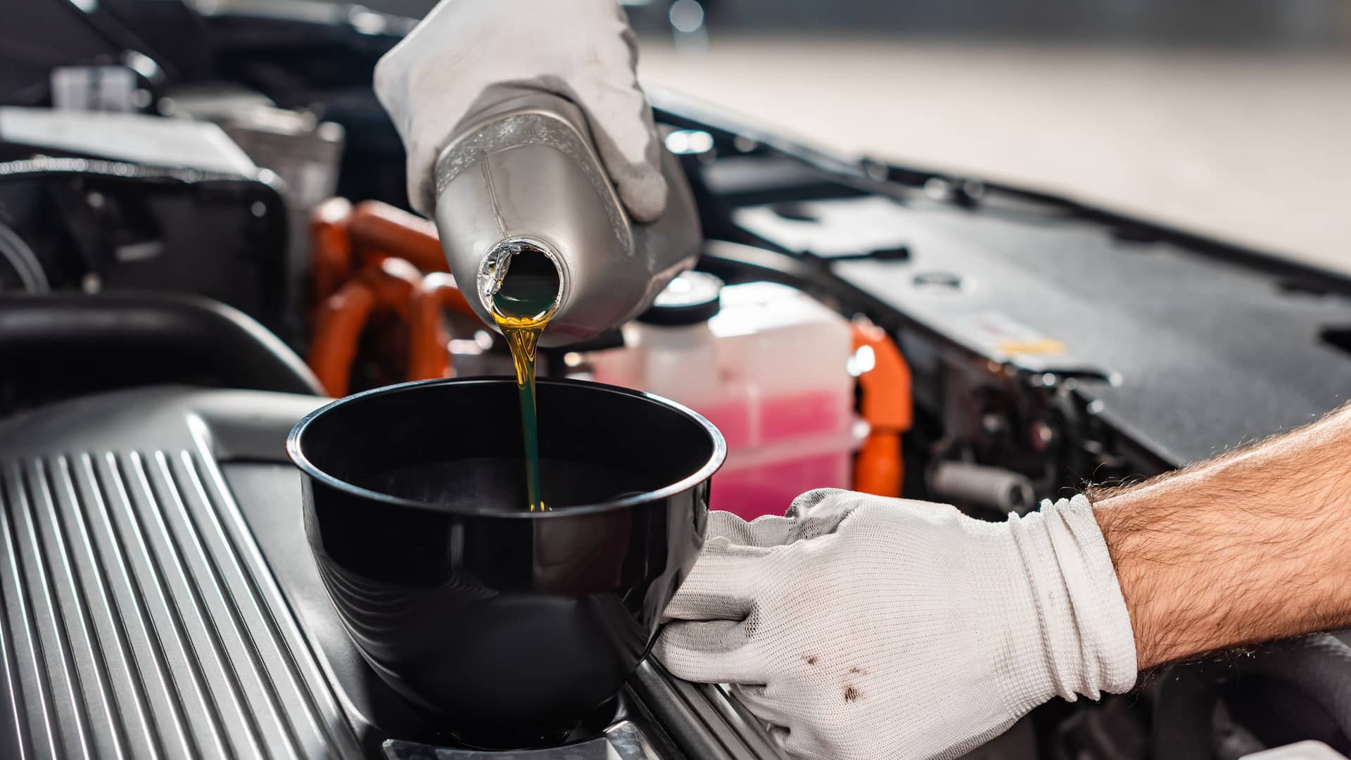 1920x1080 Does Motor Oil Expire? (How To Tell + FAQs)