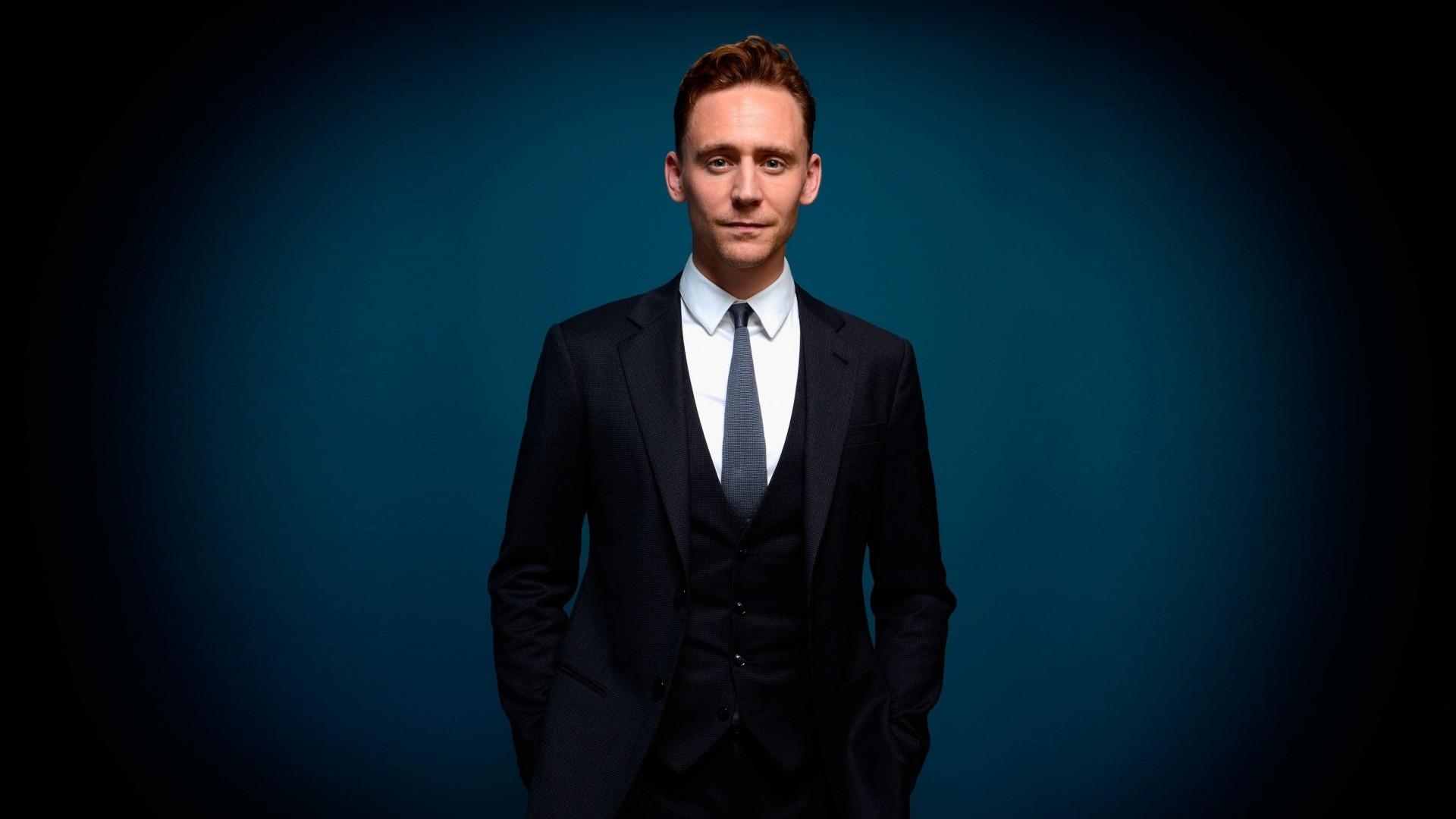 1920x1080 Preview wallpaper tom hiddleston, man, suit, style 1920×1080