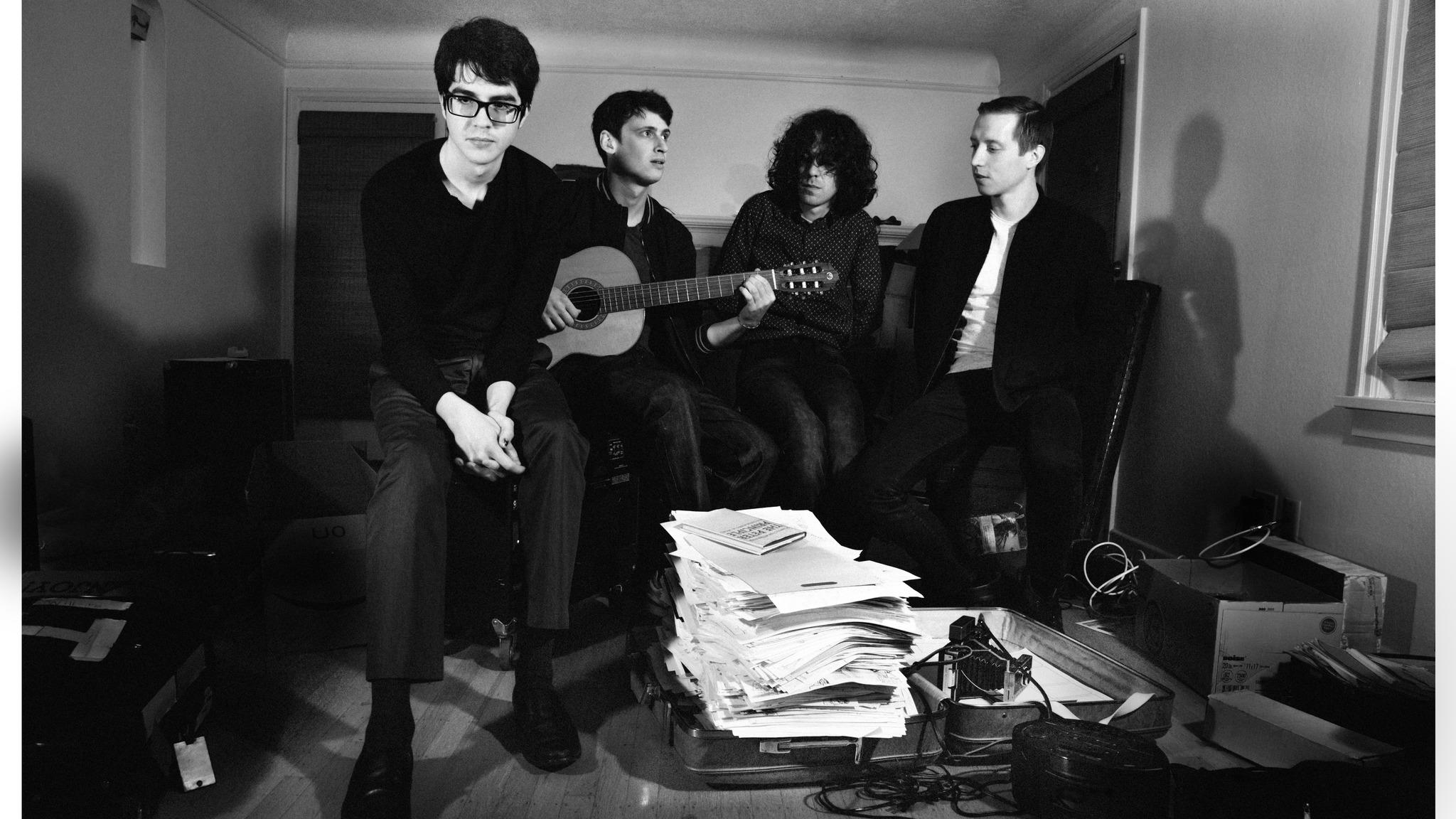 2048x1152 Car Seat Headrest