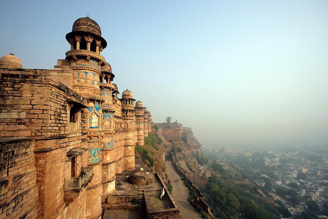 1100x733 Gwalior Fort and mist, Gwalior, Madhya