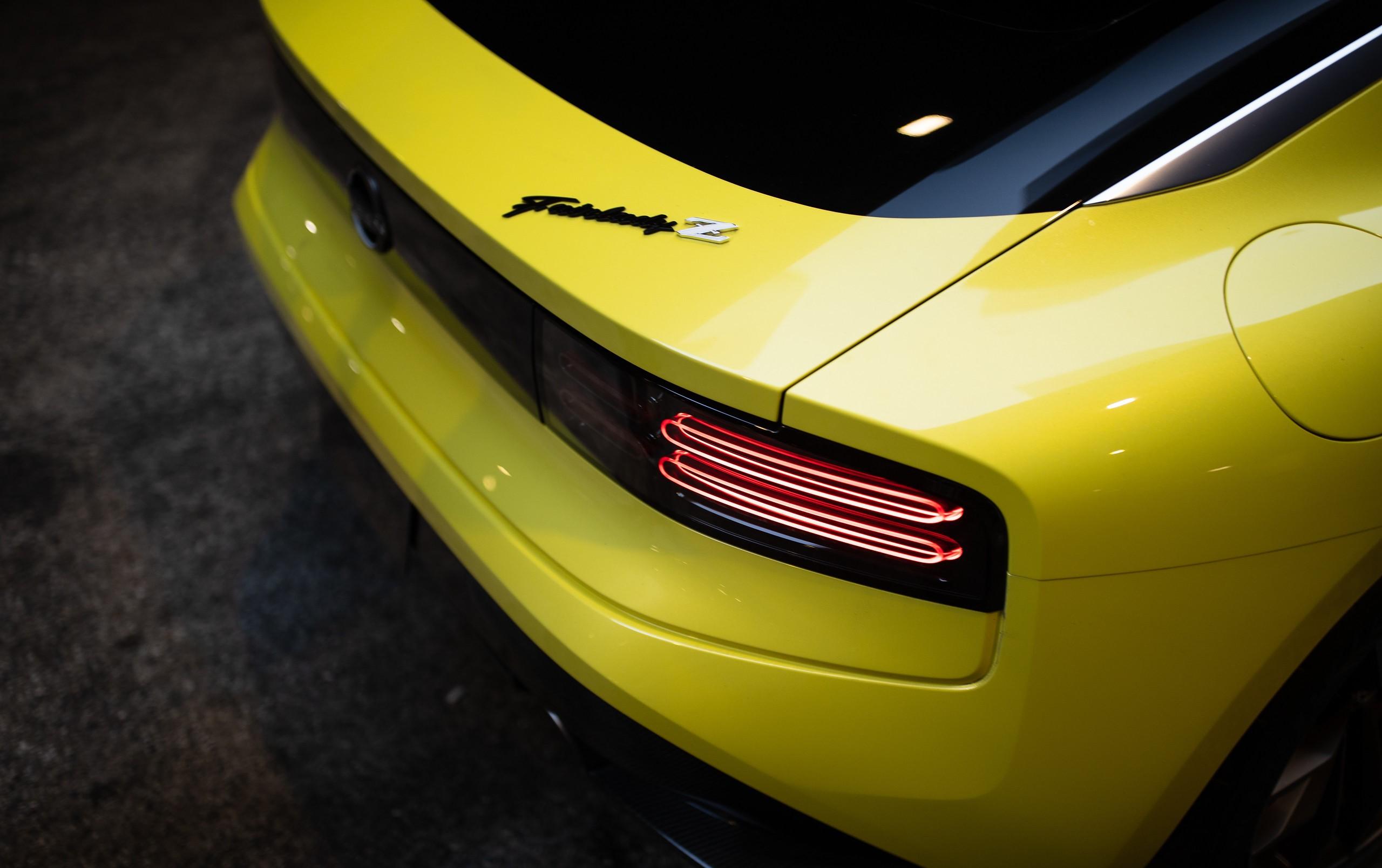 2560x1609 Nissan 400Z Yellow Cars Japanese Cars Sports Car Closeup Larry Chen Wallpaper:2560x1609