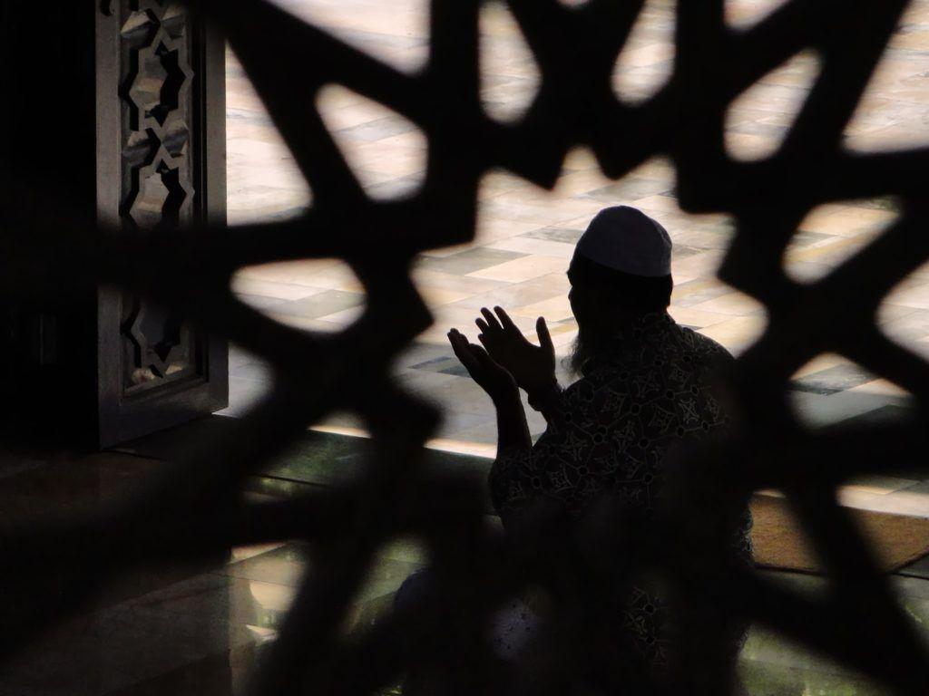 muslim praying hands wallpaper