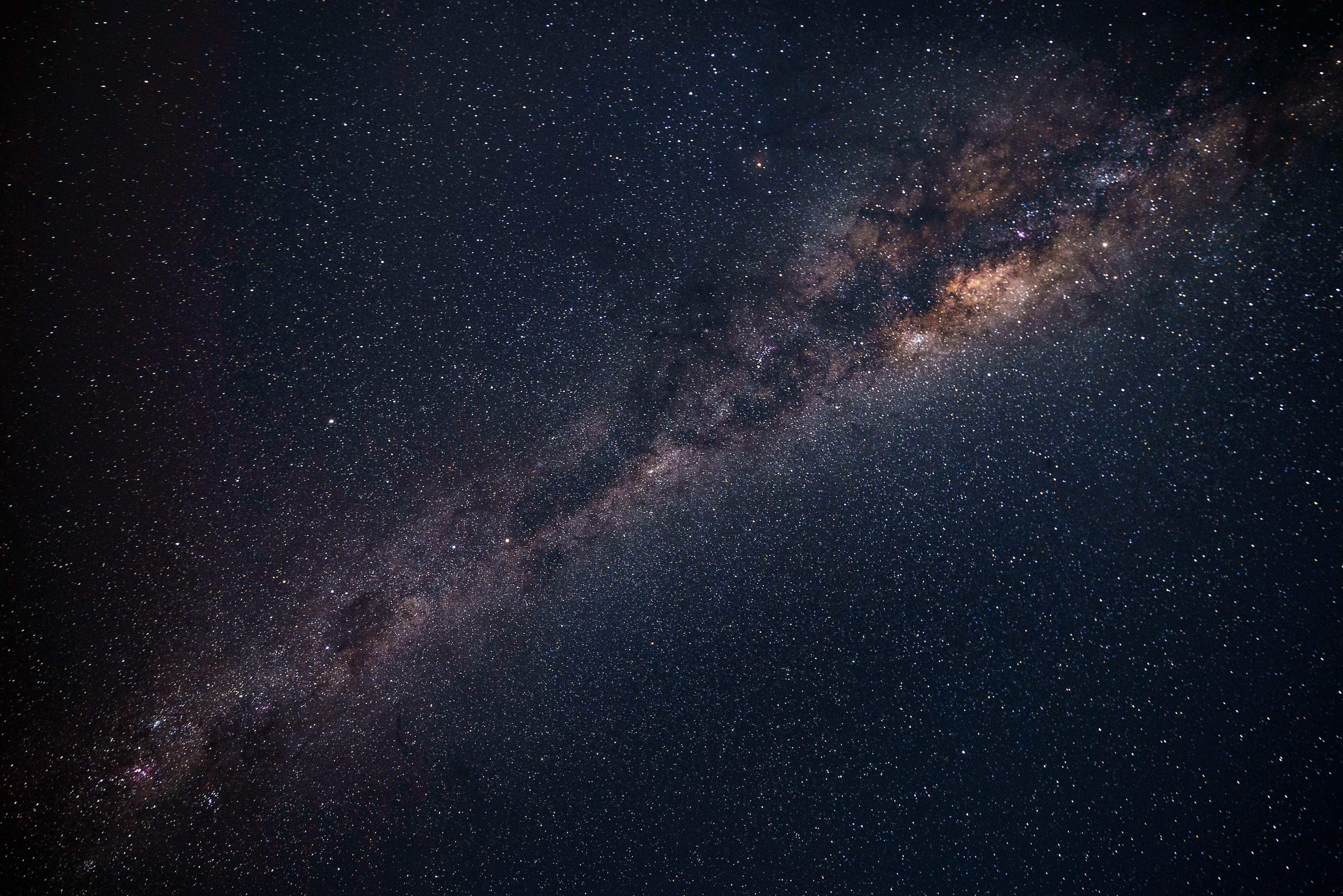 5647x3770 Engaging Night Sky Photo