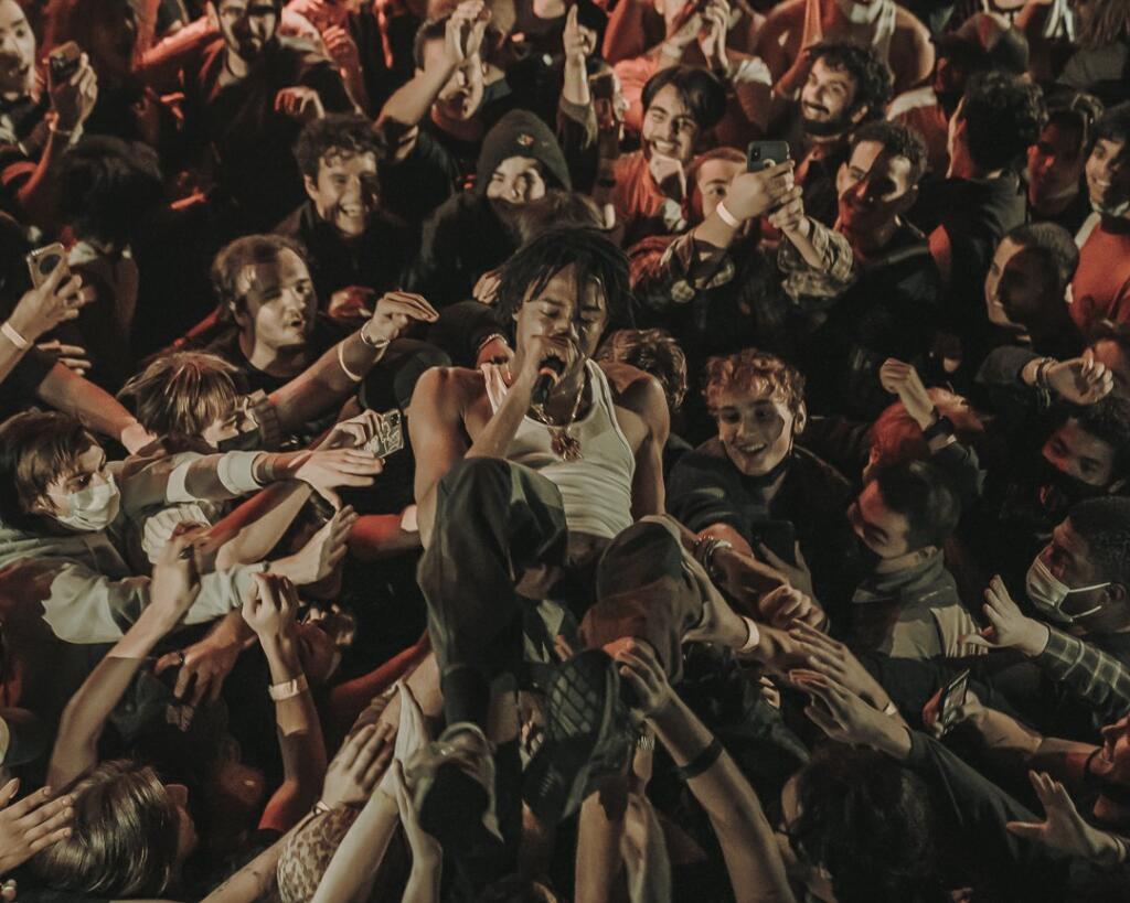 1024x819 Mosh Pit Wallpaper