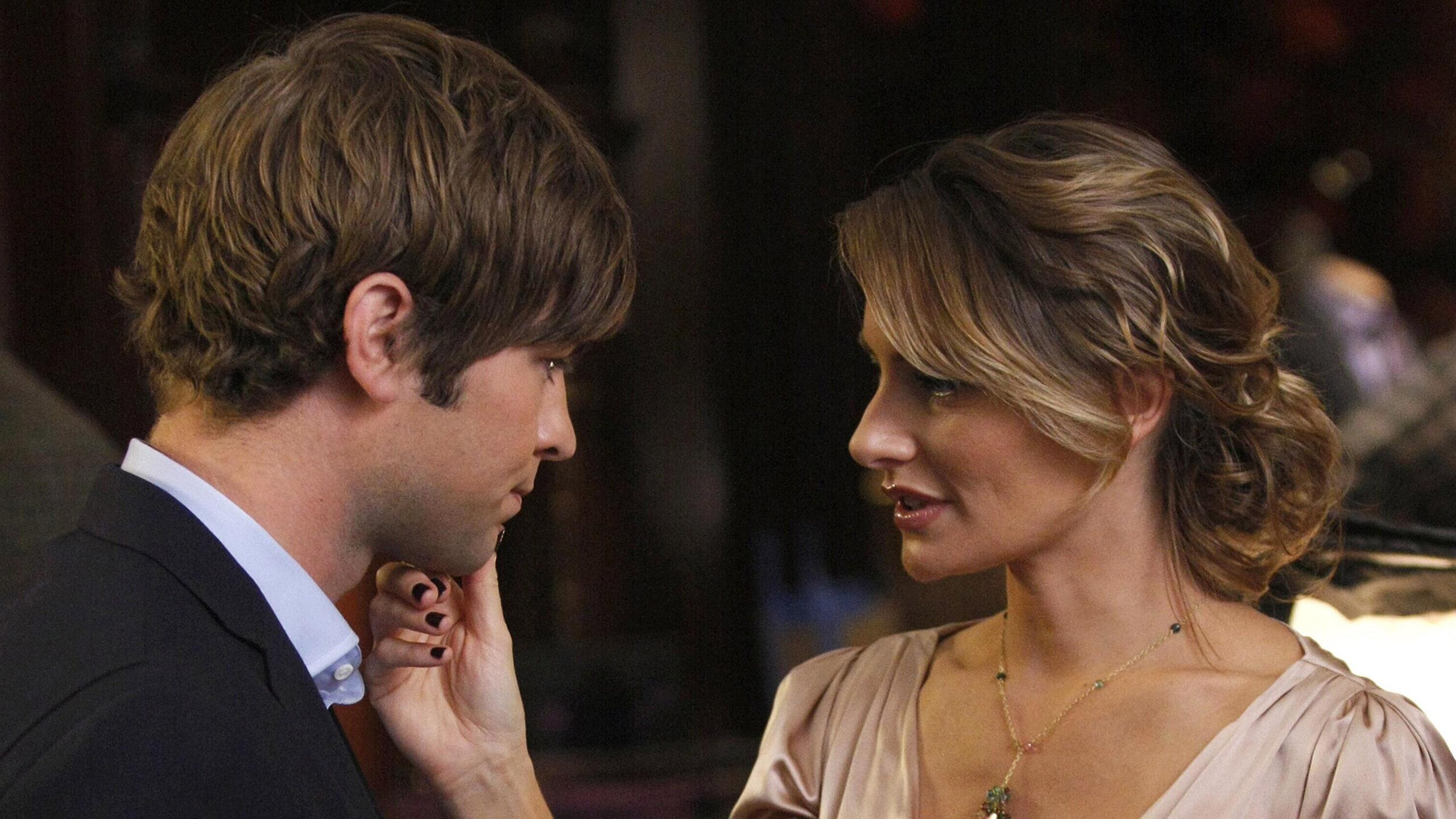 2560x1440 Mädchen Amick Says Chace Crawford Forgot His Lines During Their Gossip Girl Kissing Scene