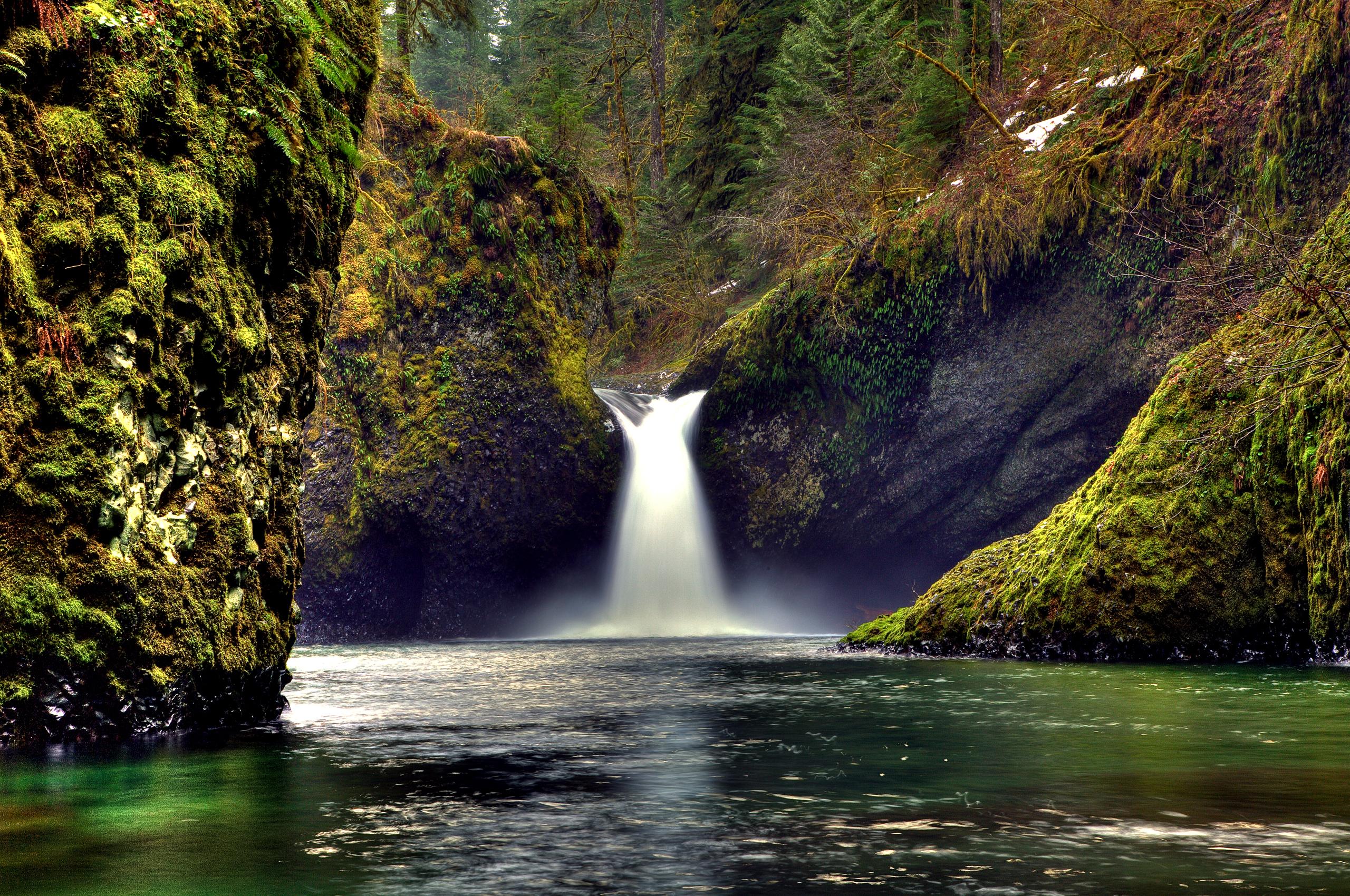 2560x1700 Waterfall HD Wallpaper