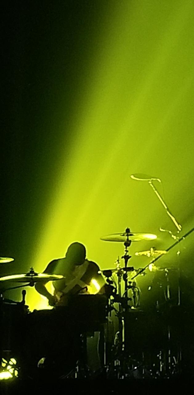 630x1280 Spotlight Drummer wallpaper