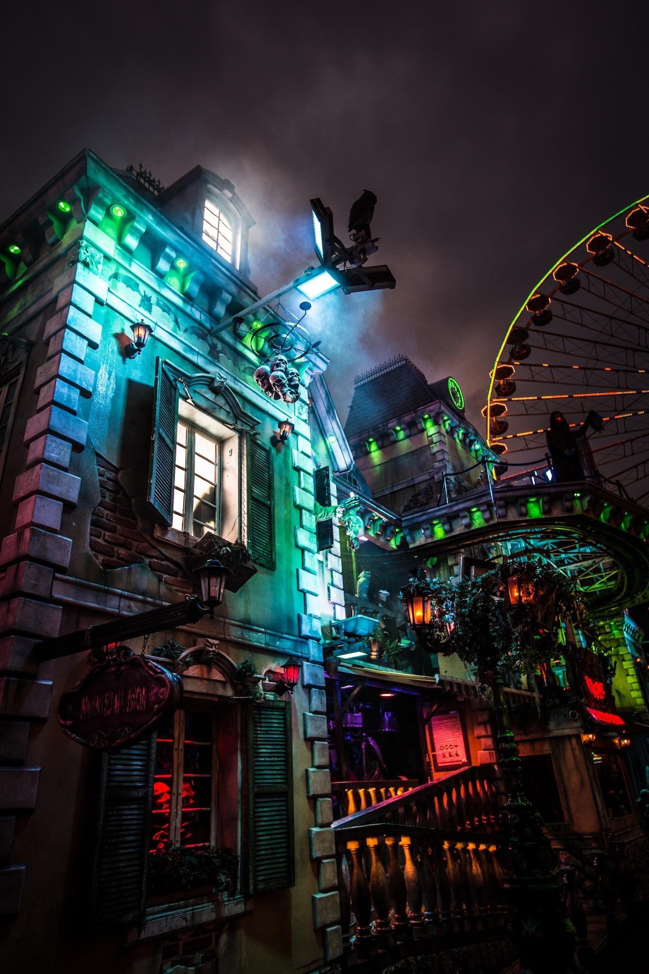 1338x2007 Reassuring ghosts and haunted houses