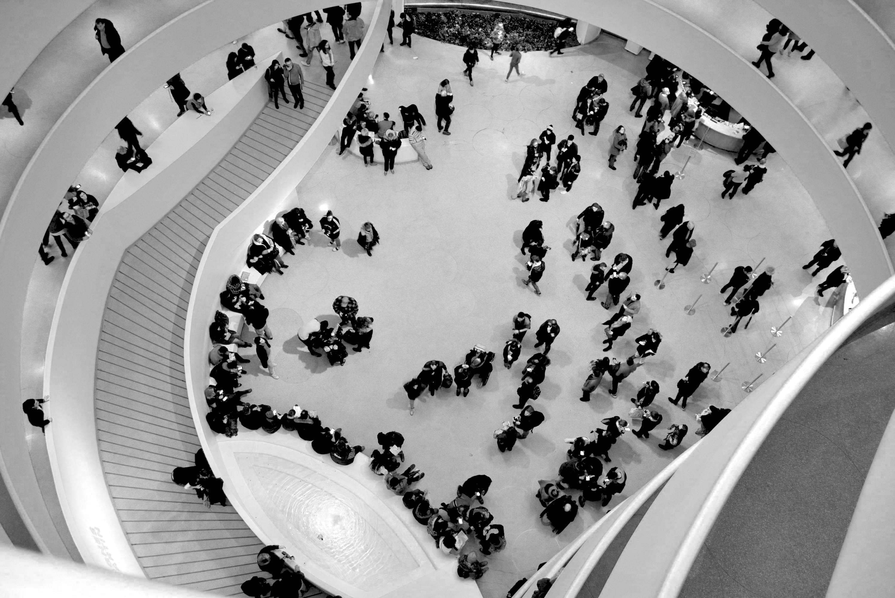 2992x2000 Wallpaper / architecture, wallpaper, women, frank lloyd wright, modern, built structure, solomon r. guggenheim museum, crowd, men, luxury, people, tiled floor, 2K free download