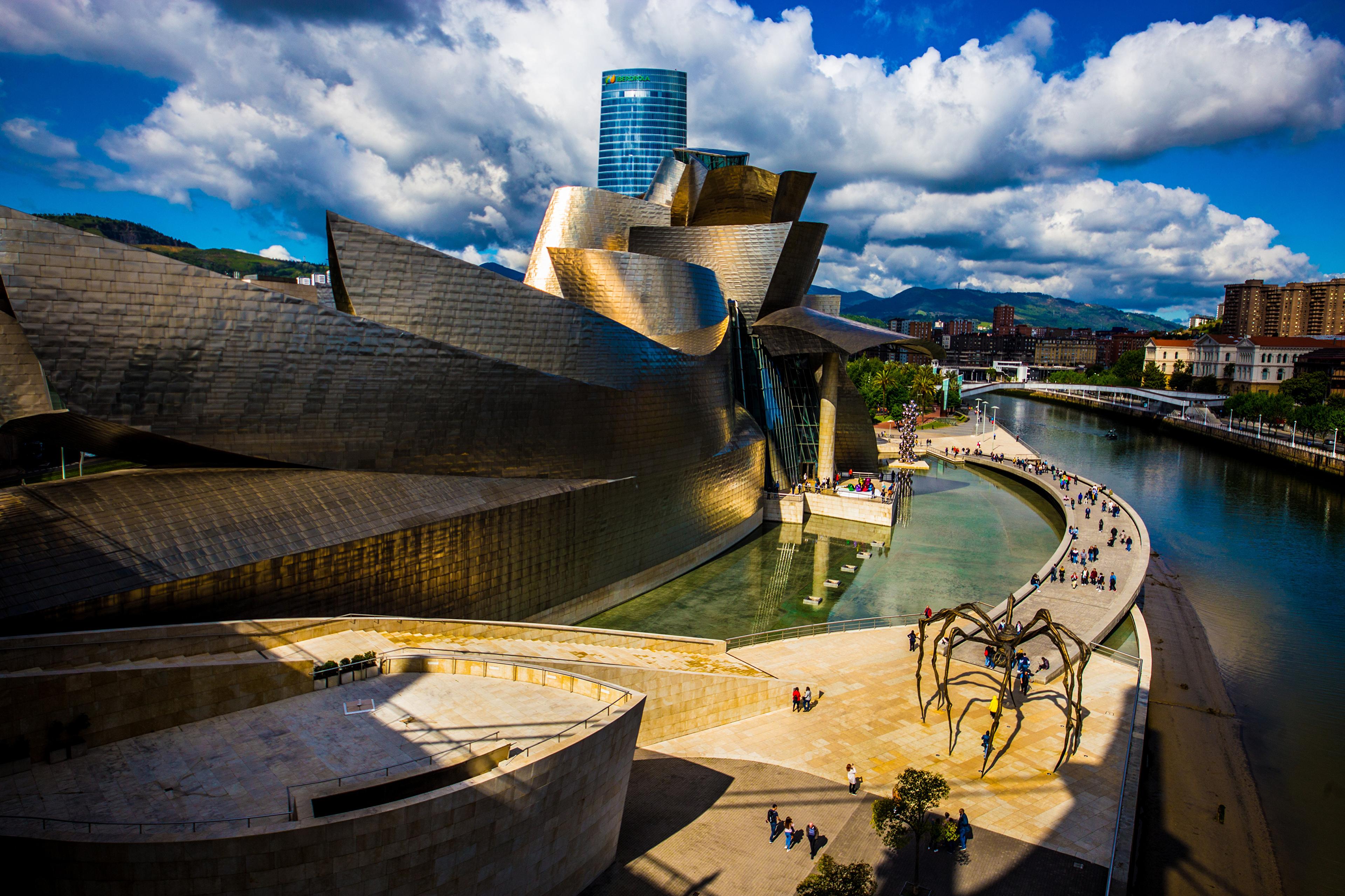 3840x2559 Unusual building of the Guggenheim Museum in Bilbao, Spain Desktop wallpaper 1920x1200