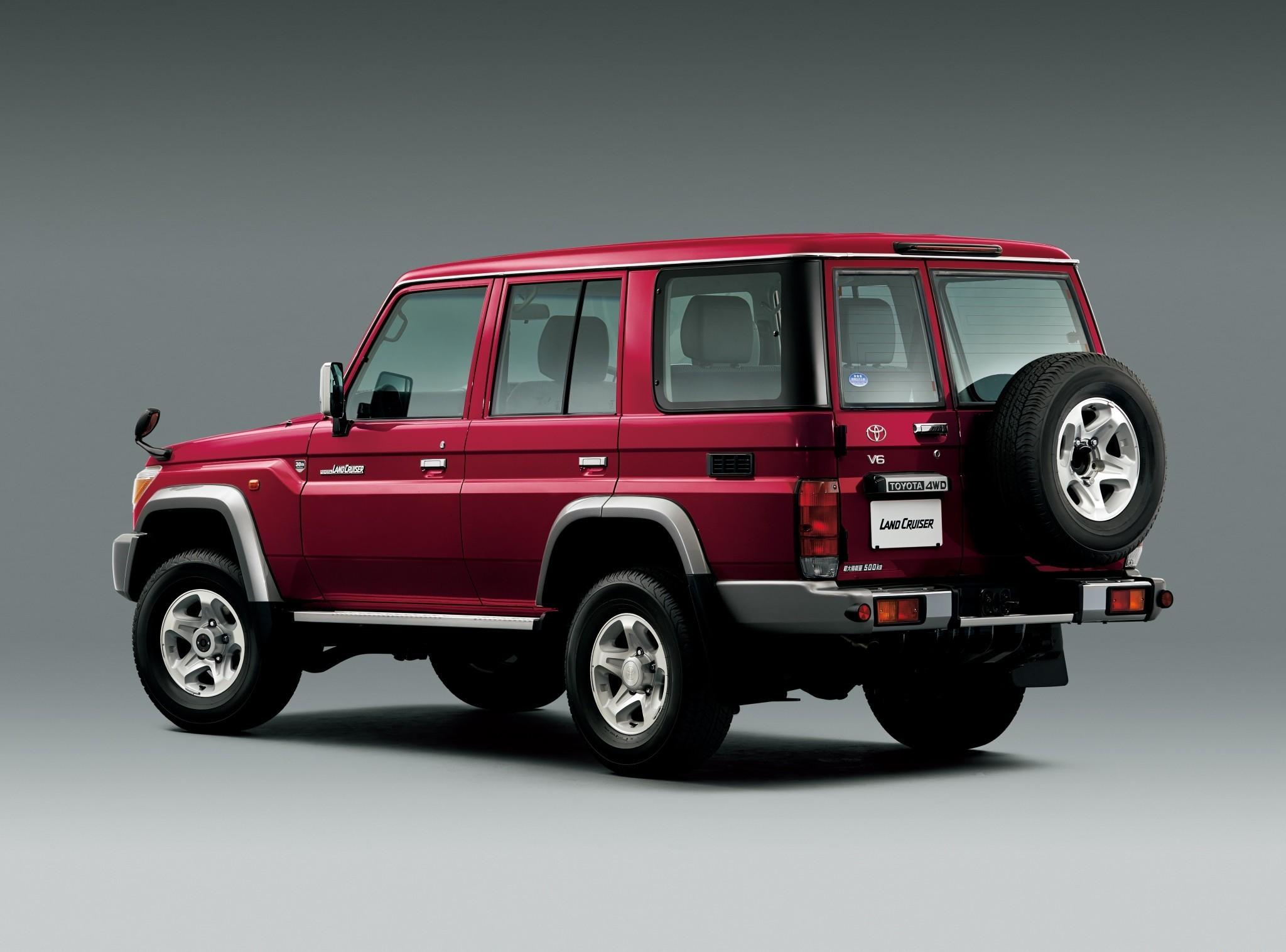 2048x1516 Toyota Land Cruiser 4K Charge Wallpaperx2250
