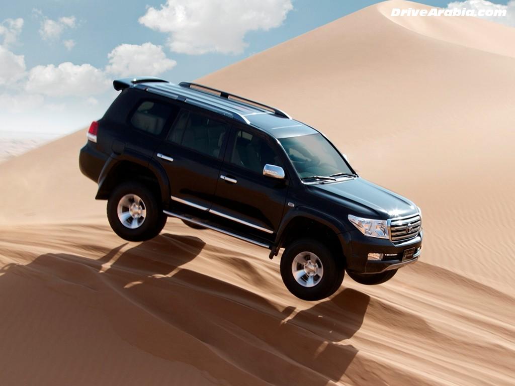 1024x768 2012 Toyota Land Cruiser Off Road Wallpaper 4