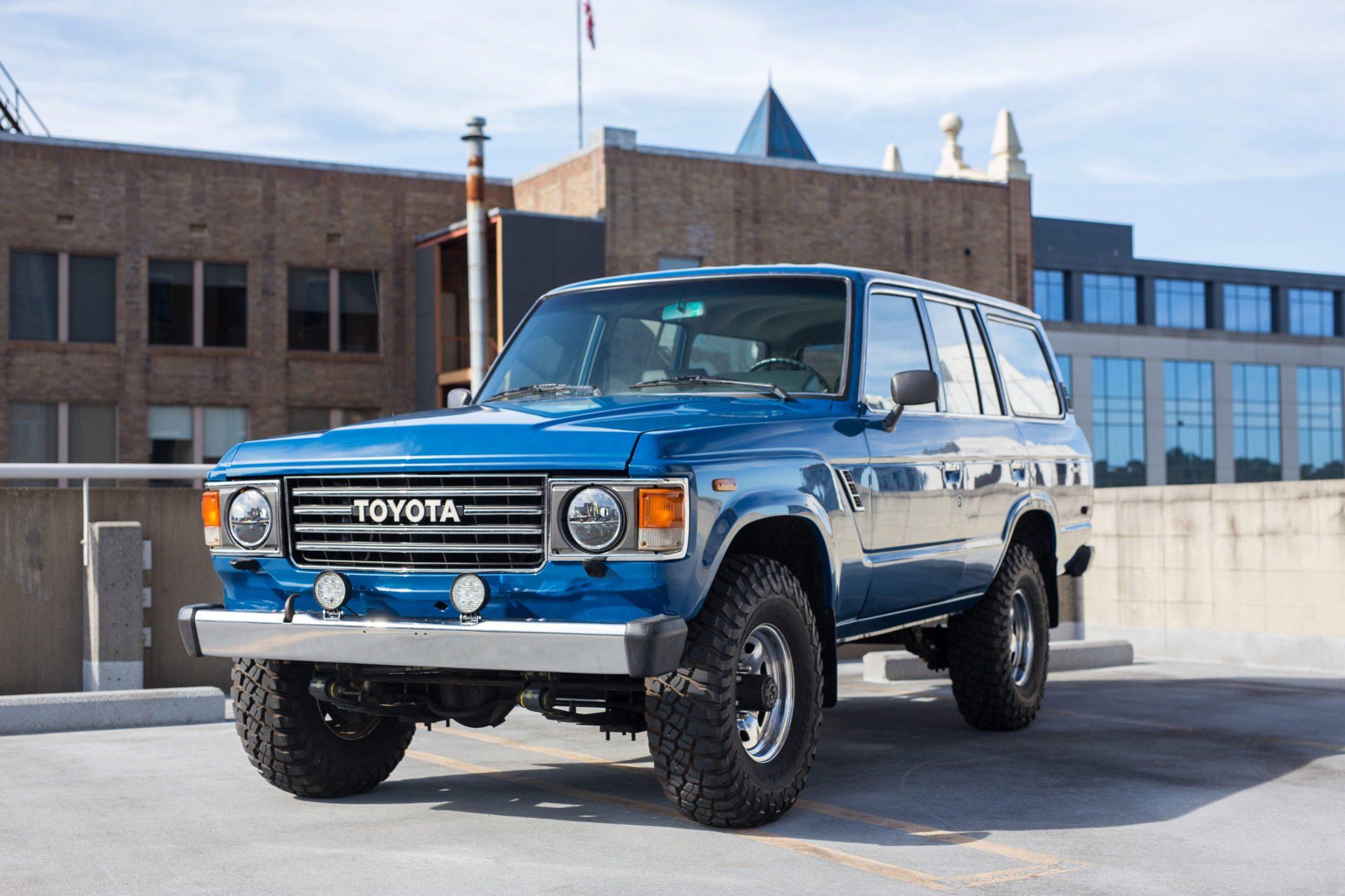 2048x1365 HD desktop wallpaper: Toyota, Car, Off Road, Old Car, Vehicles, Toyota Land Cruiser Fj60 download free picture