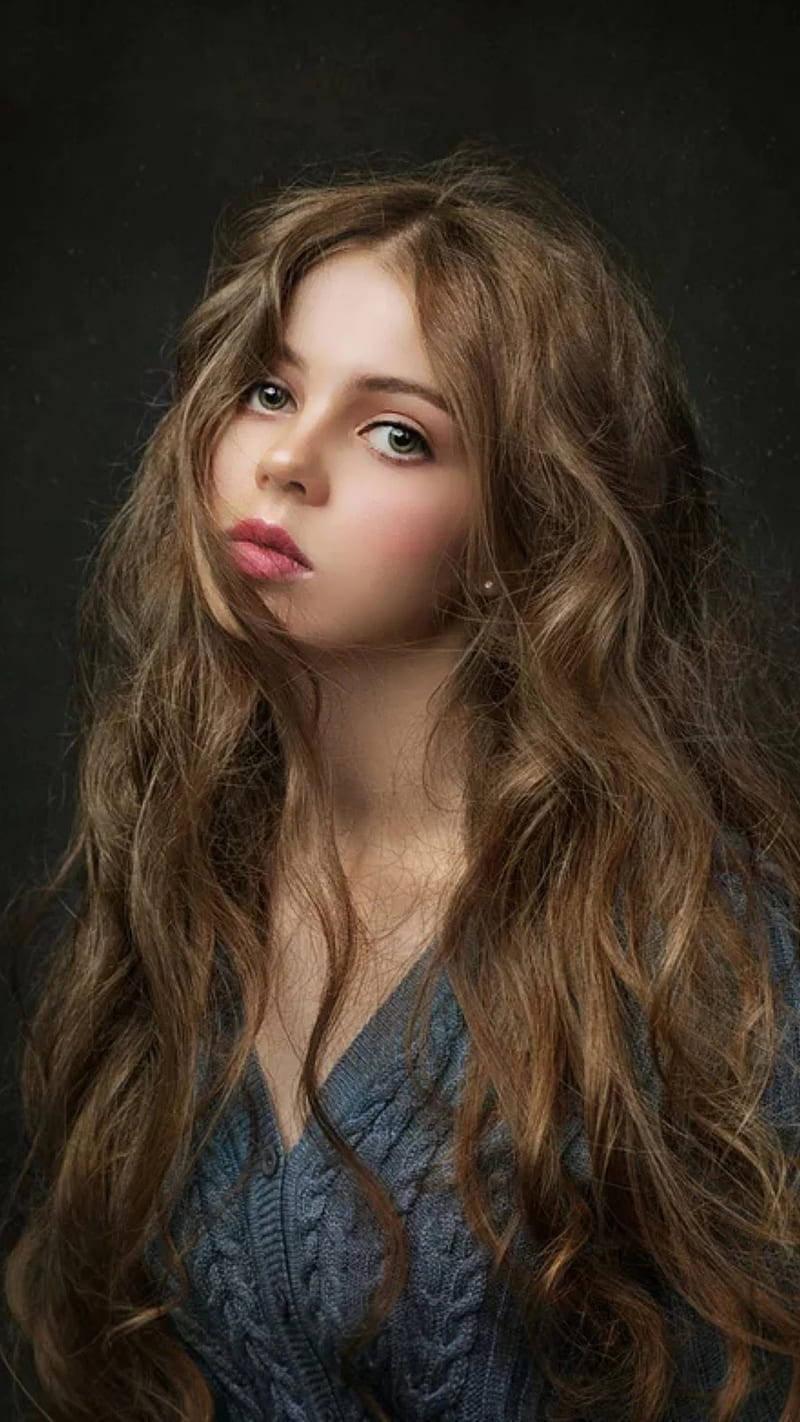 800x1422 Download Long Curly Hair Beautiful Teenage Girl Wallpaper