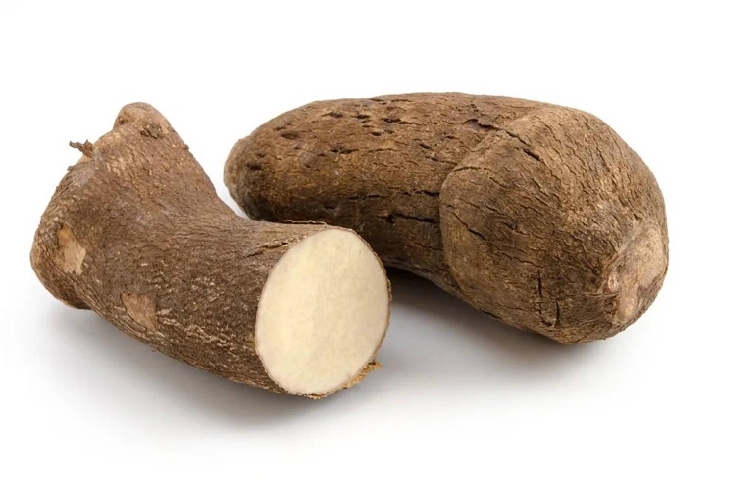 1509x1000 Download Fresh Yam on a Wooden Background Wallpaper