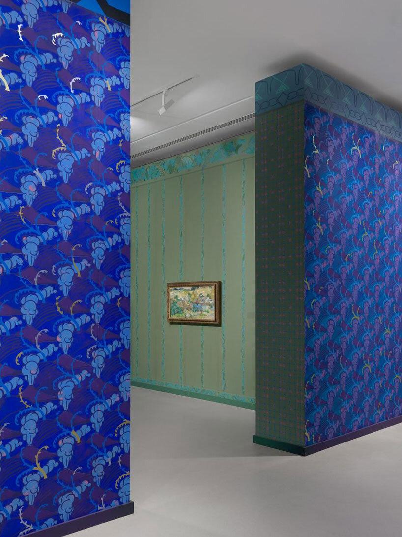 818x1091 Hand Painted Wallpaper By Laura Owens Wraps Vincent Van Gogh Exhibition