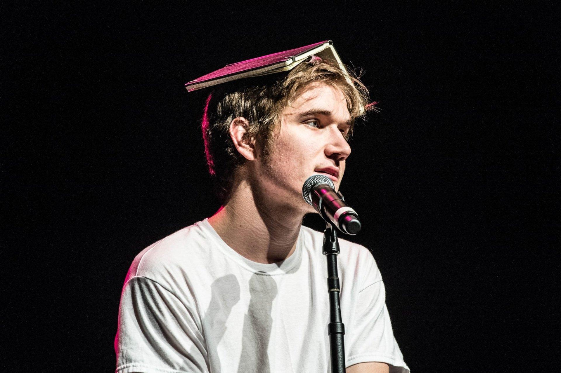 1920x1278 Bo Burnham HD Wallpaper