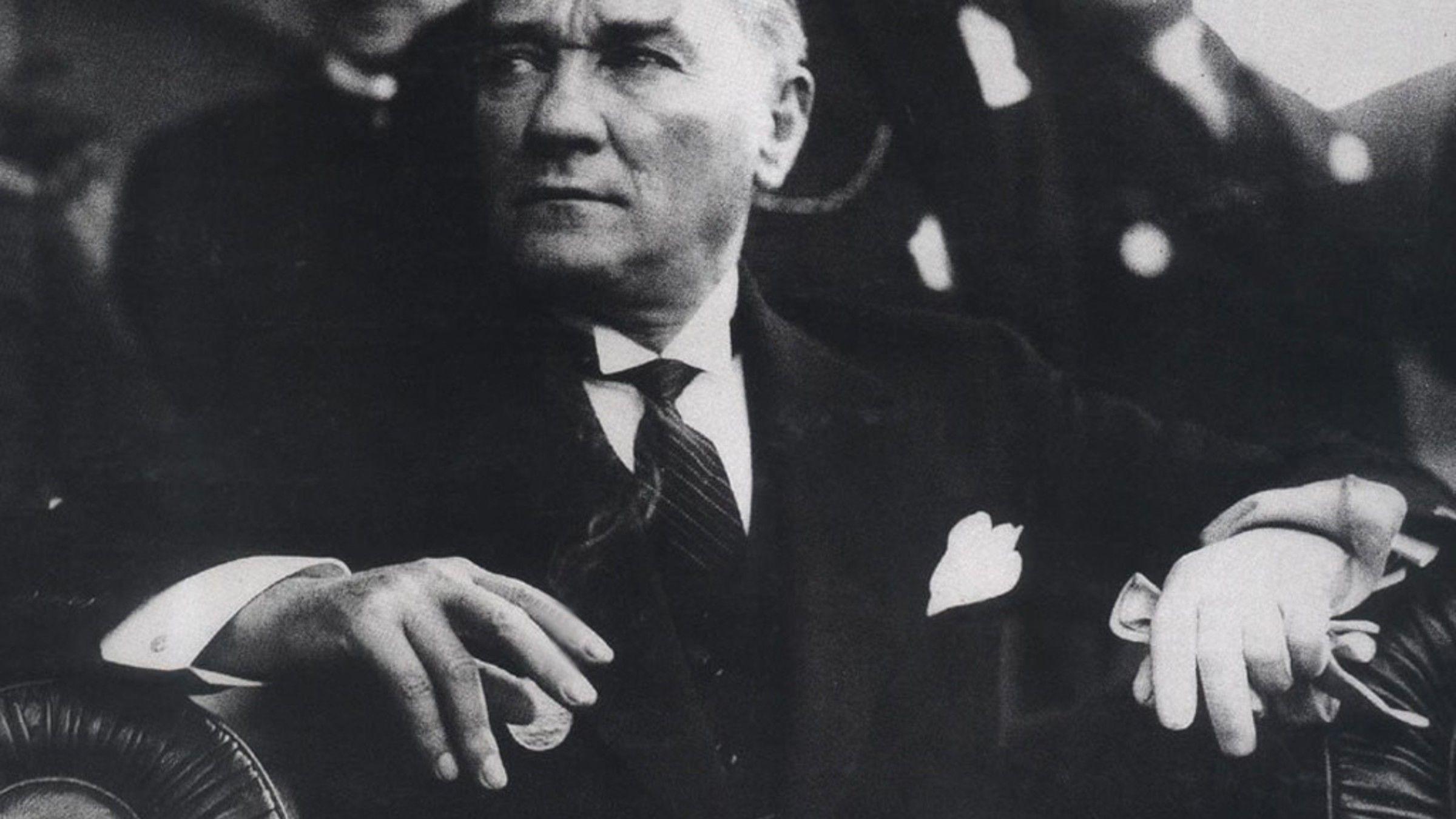 2400x1350 Atatürk Wallpaper