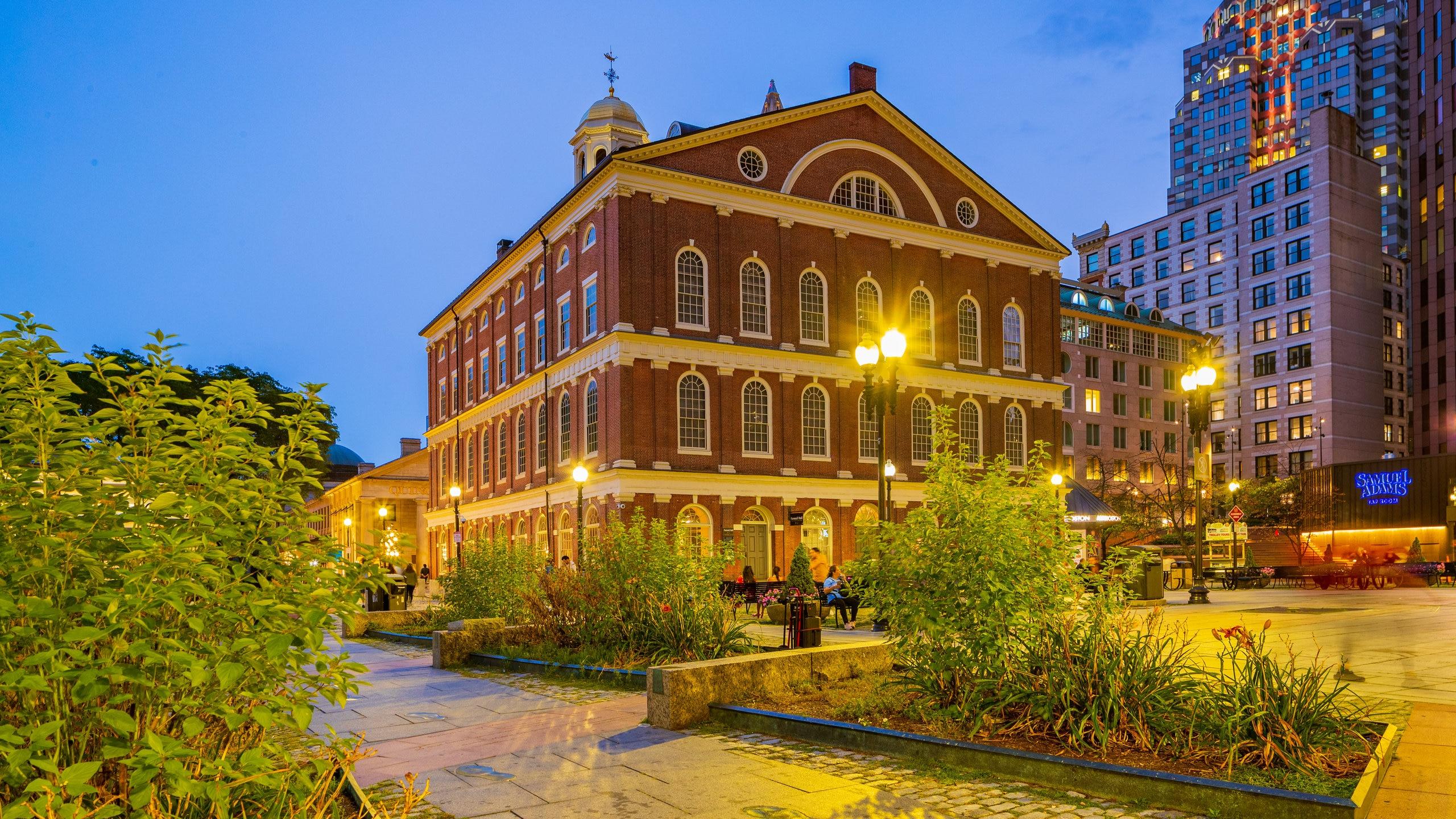 2560x1440 Faneuil Hall Marketplace in Government Center and Activities