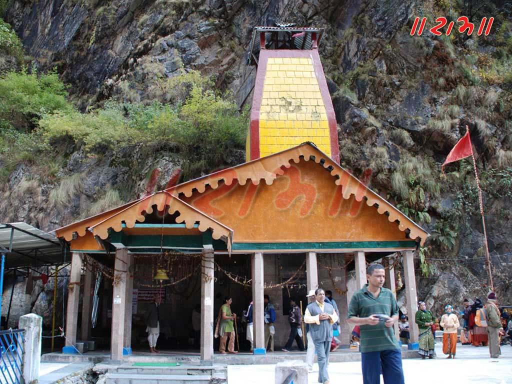 1024x768 Yamunotri dham. Temple Image and Wallpaper
