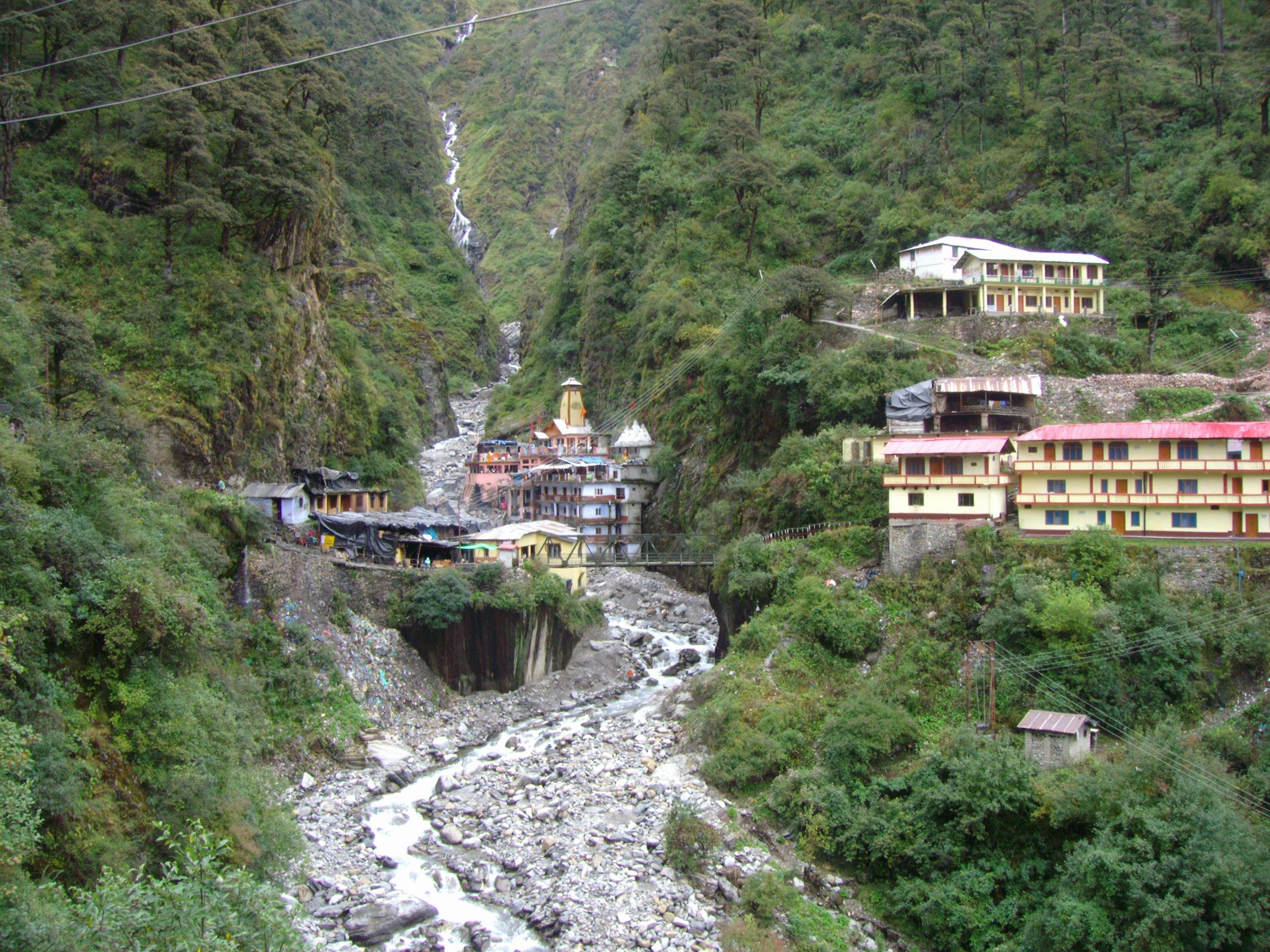 2304x1728 Yamunotri temple and