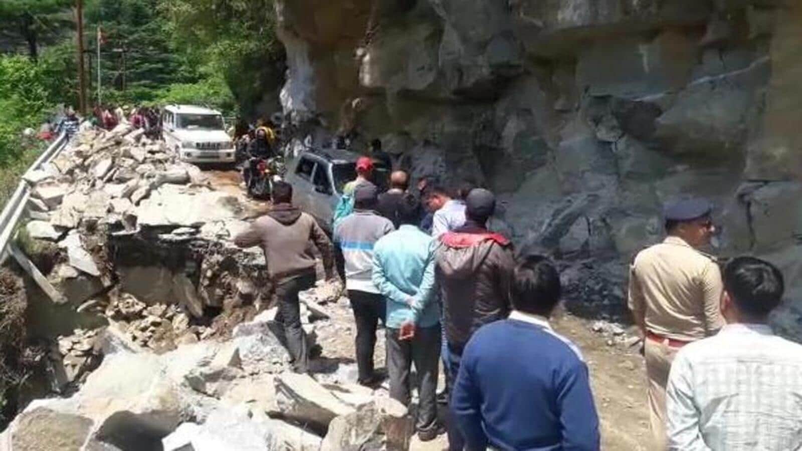 1600x900 Yamunotri Highway's 15 Metre Stretch Caves In; 000 Char Dham Pilgrims Stranded