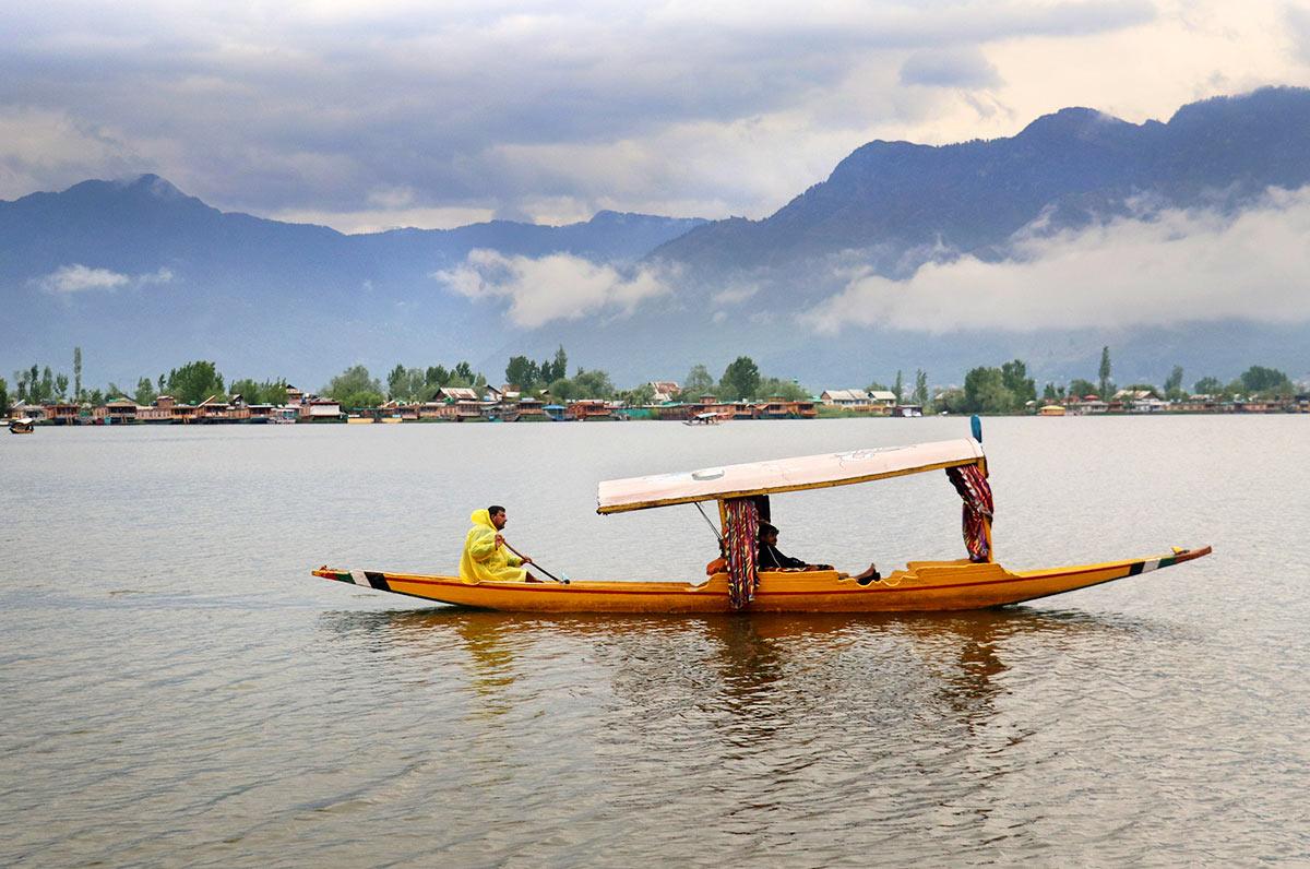 1200x796 Beautiful Dal Lake In The Rain