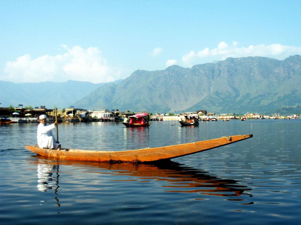 1024x768 India Travel. Picture: Dal lake 16