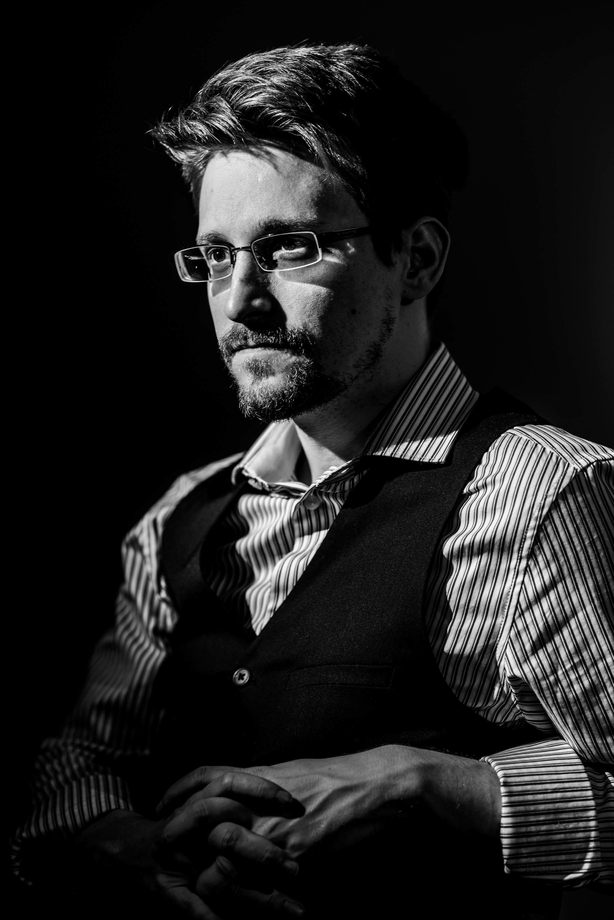 2456x3680 Edward Snowden: books, biography, latest update