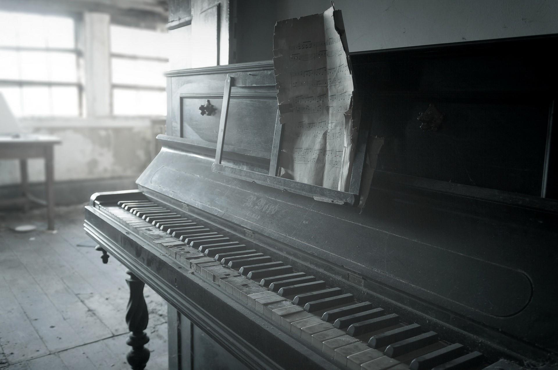1920x1272 Wallpaper / old, piano, music, musical instrument free download