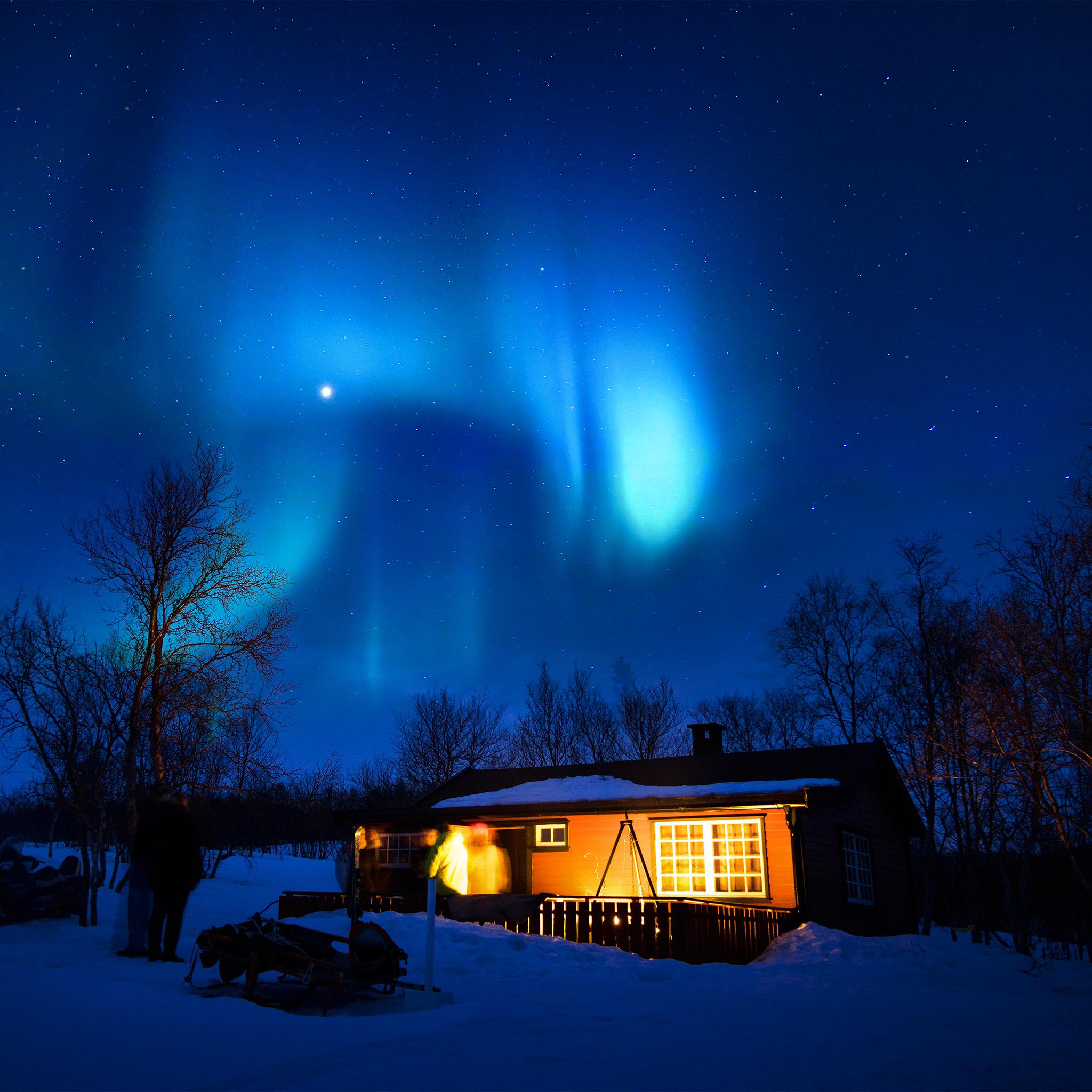 2048x2048 Aurora Canada House Night Winter Mountain Sky Blue Wallpaper