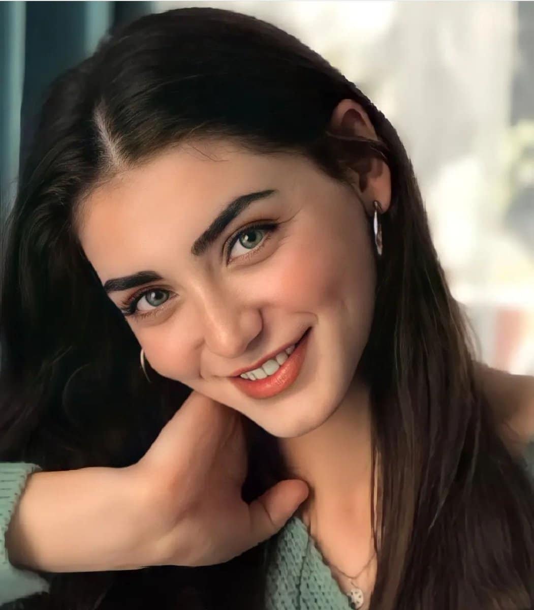 1051x1200 Özge Törer, Height & Life Story. Super Stars Bio