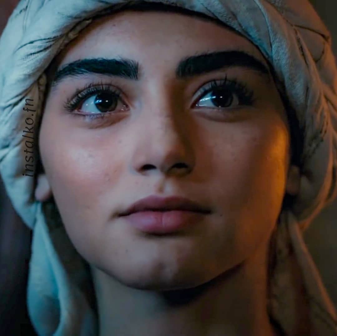 1080x1078 Picture of Özge Törer