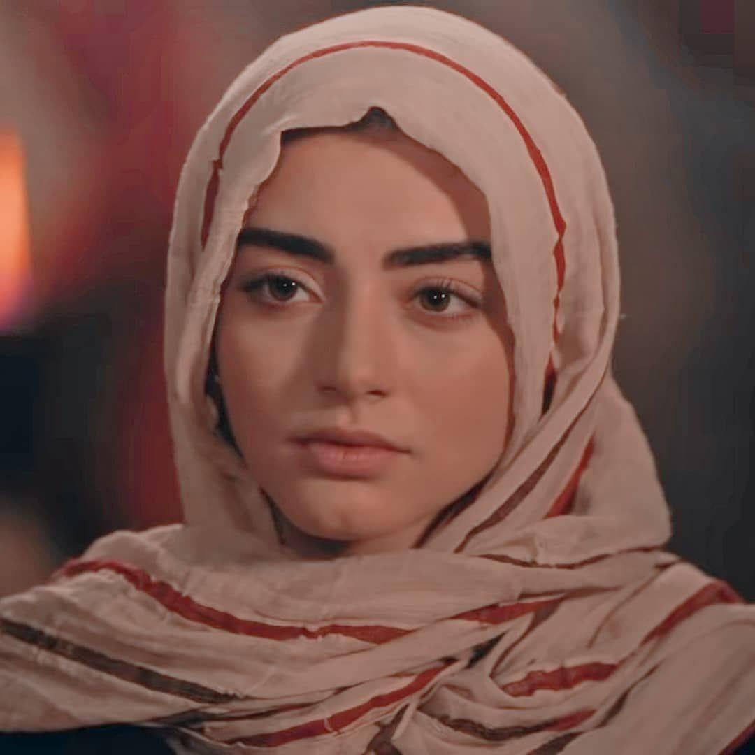 1080x1080 Özge Törer Wallpaper