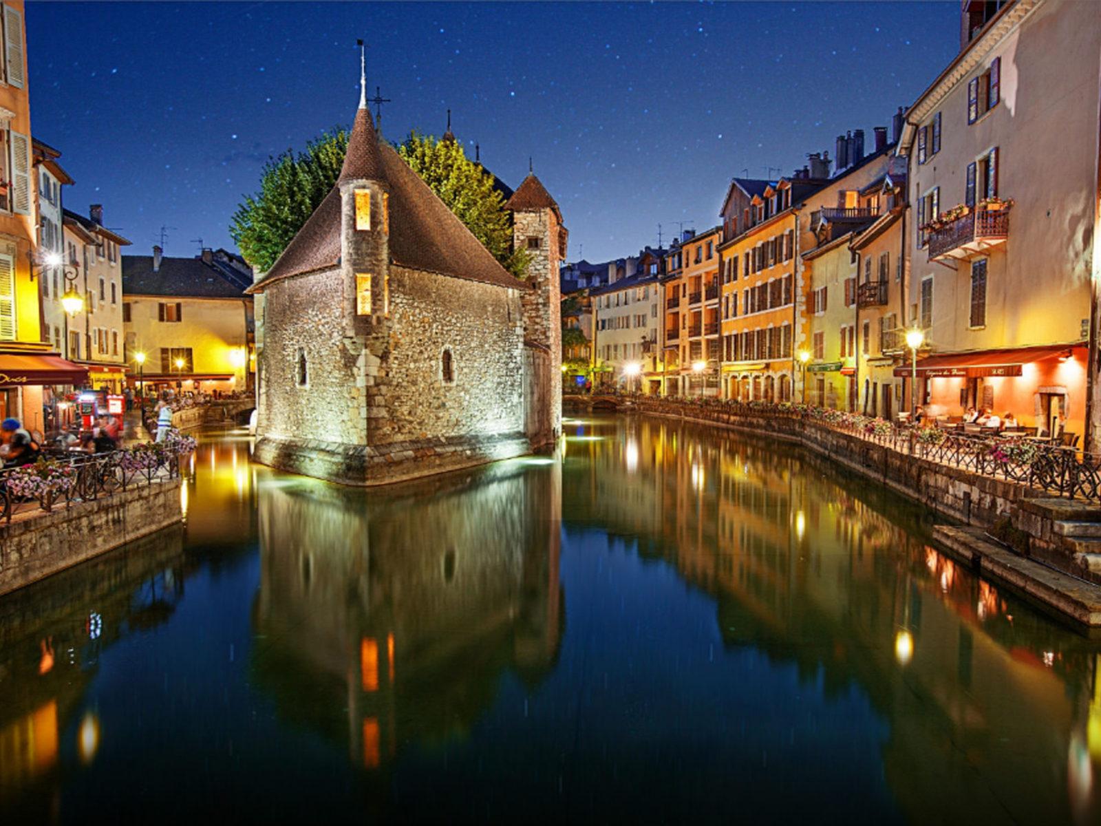 1600x1200 Starry Night In Annecy HD Desktop Wallpaper :