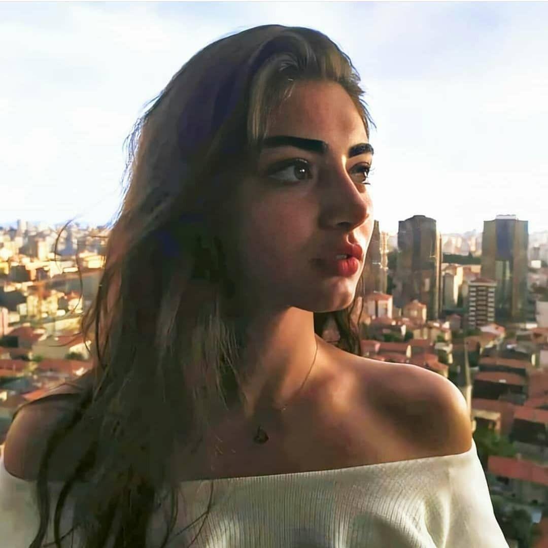 1080x1080 Ozge torer