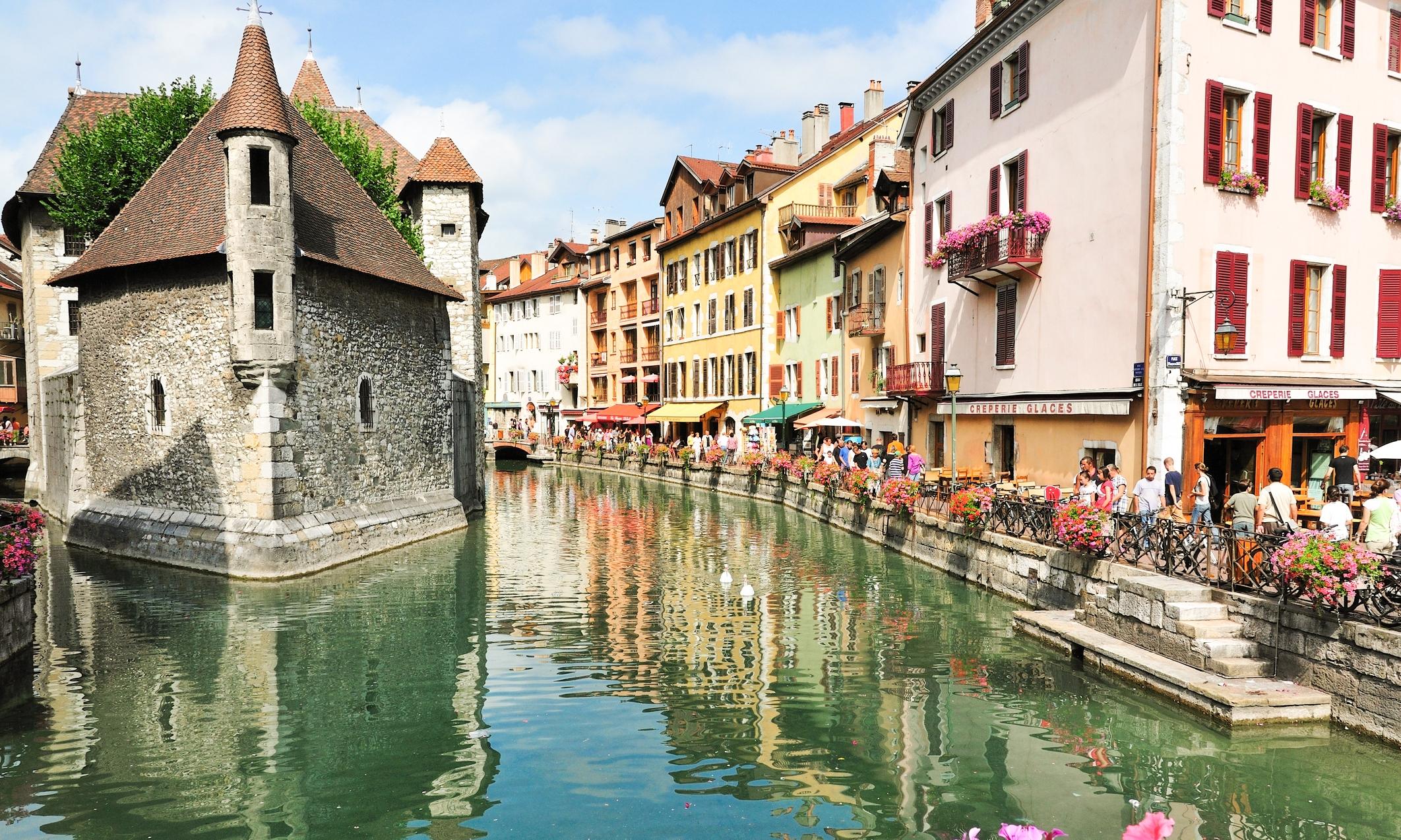 2124x1274 Annecy Vacation Rentals. House and Apartment Rentals