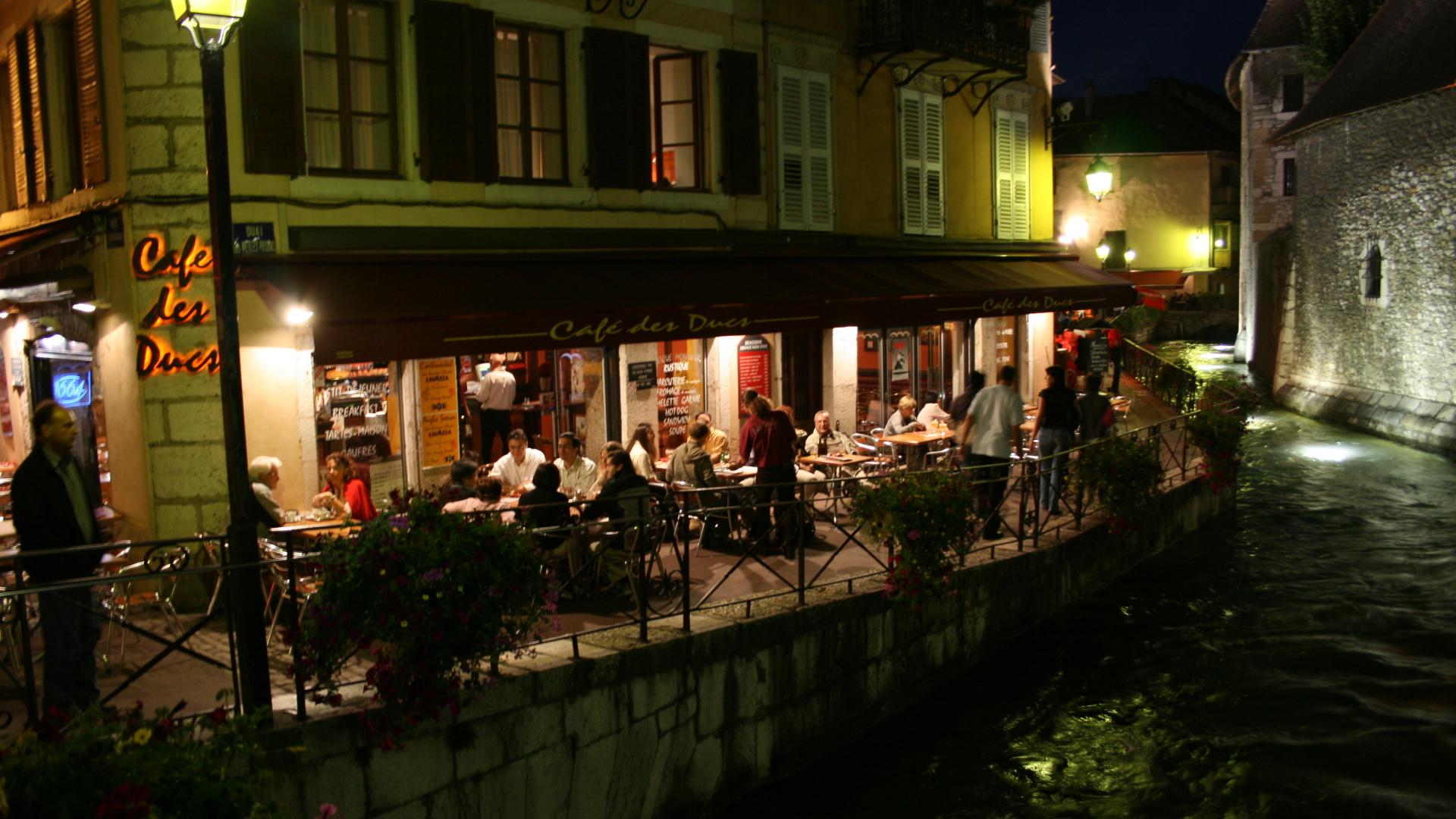 1920x1080 Cafe on the seafront in Annecy, France Desktop wallpaper 1920x1080
