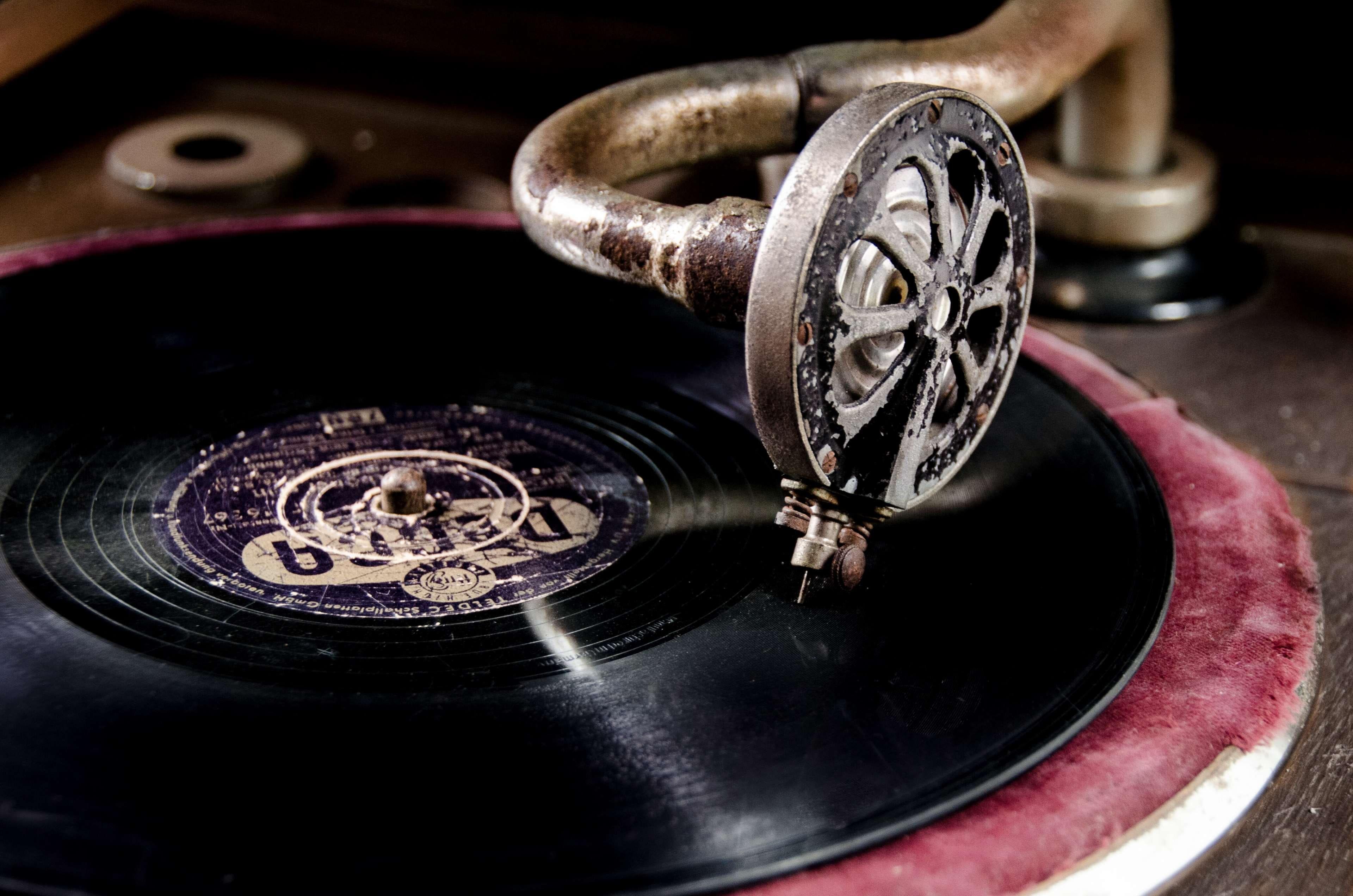 3840x2544 Wallpaper / Decca Music, Silver Colored, Cc Old, Turntable, Antique Record Player, Purple, Number, Gramophone, Close Up, R, Antique, No People, Music, Equipment Free Download