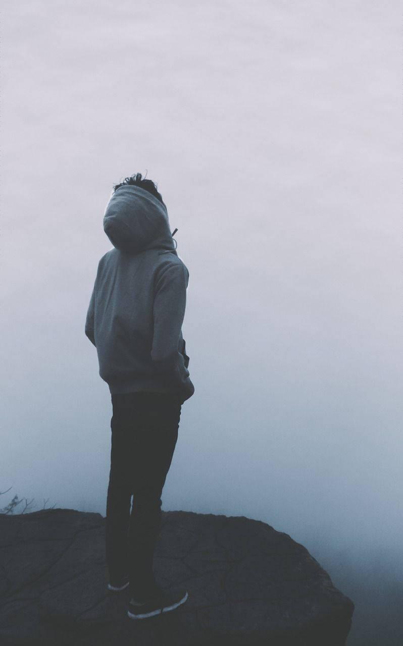 798x1280 Download Man On Cliff Instagram Profile Wallpaper