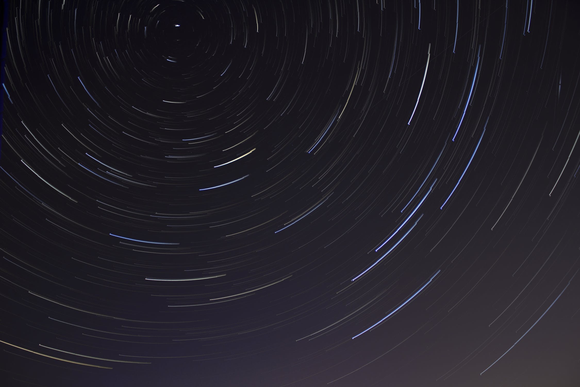 2250x1500 Seeing Objects at the Speed of Light in Stunning Image