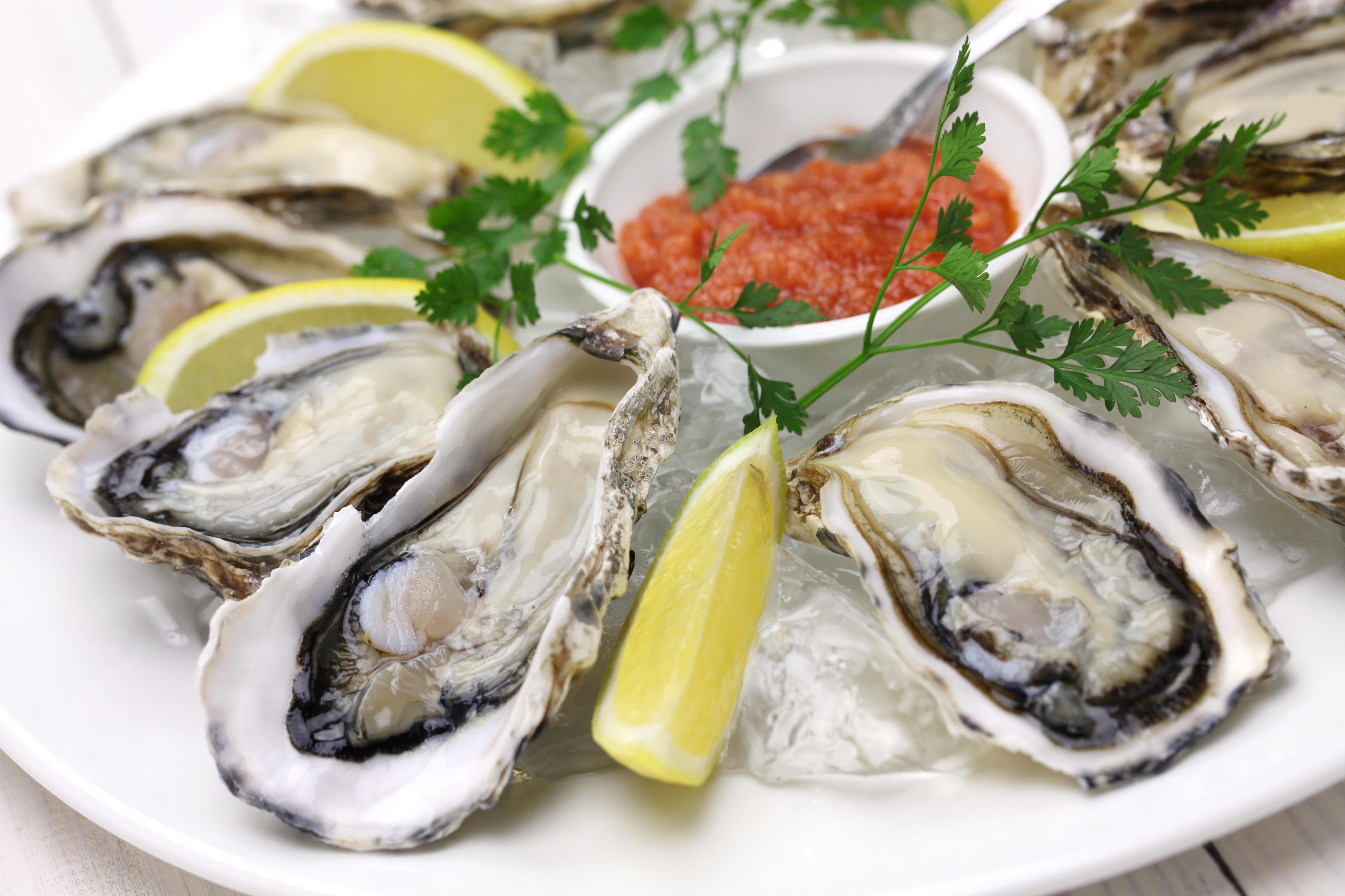 5616x3744 Man dies from bacterial infection after eating raw oysters in Florida